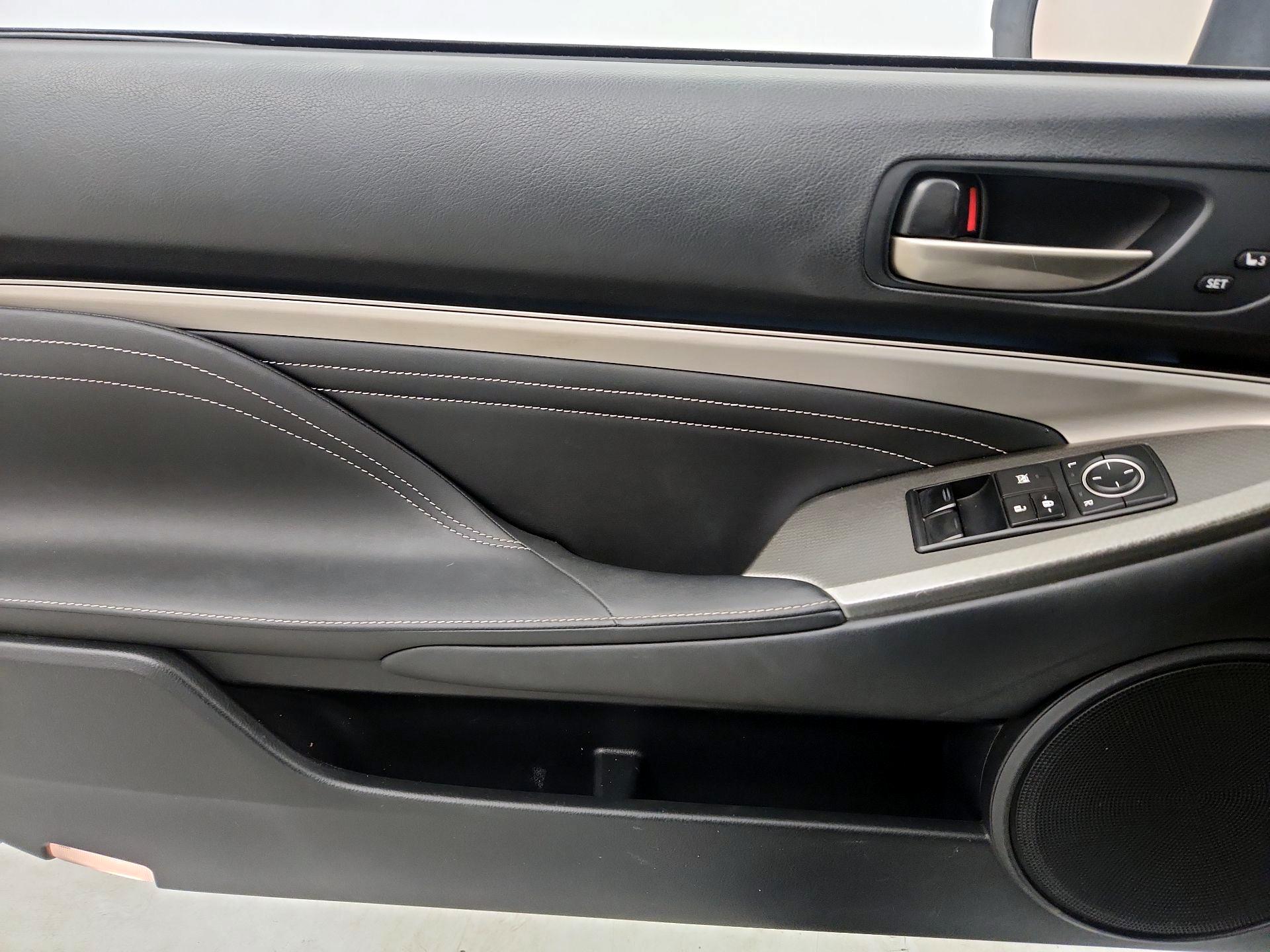 Thumbnail: 2015 Lexus RC - 12