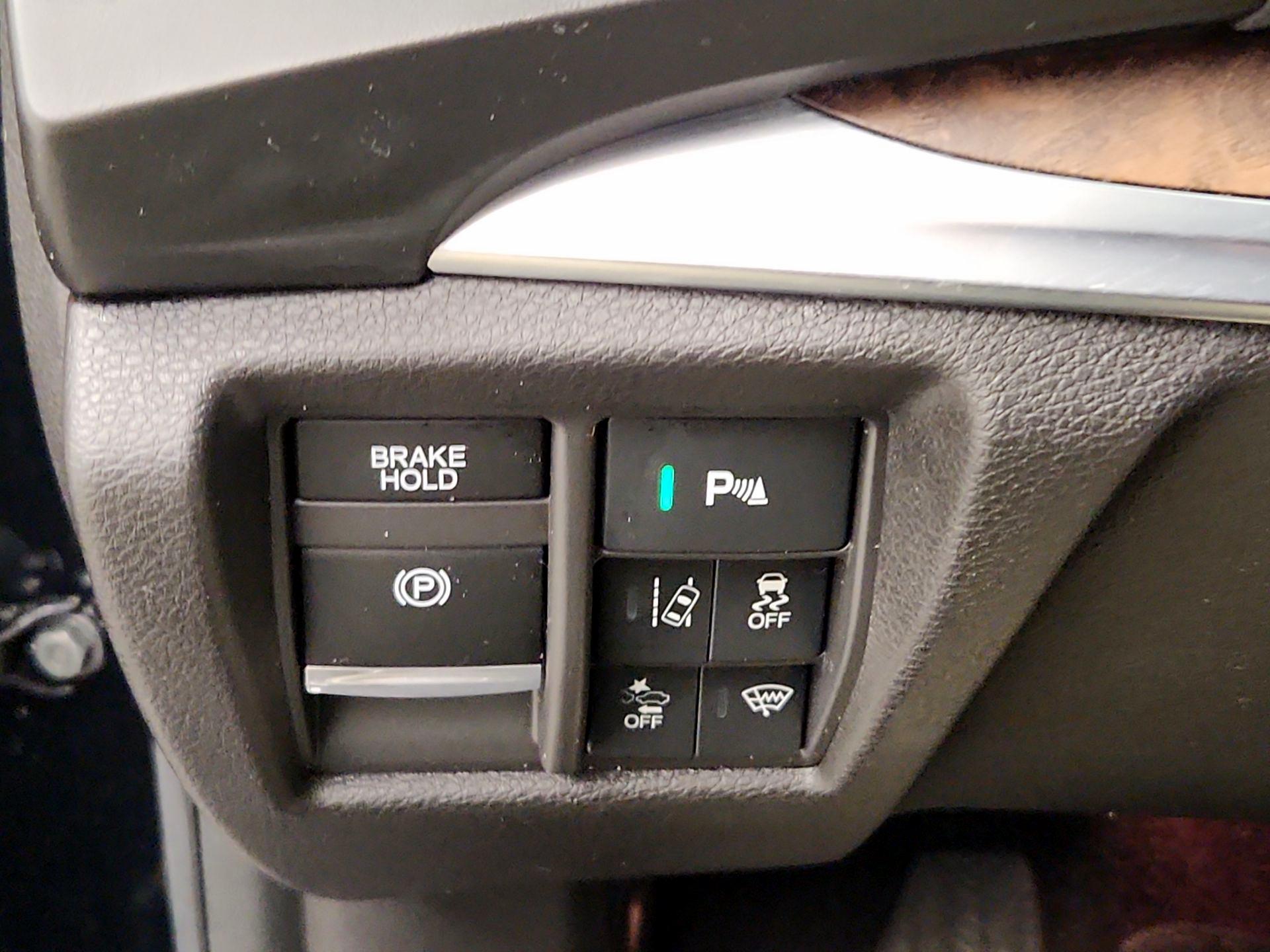 Thumbnail: 2020 Acura MDX - 13