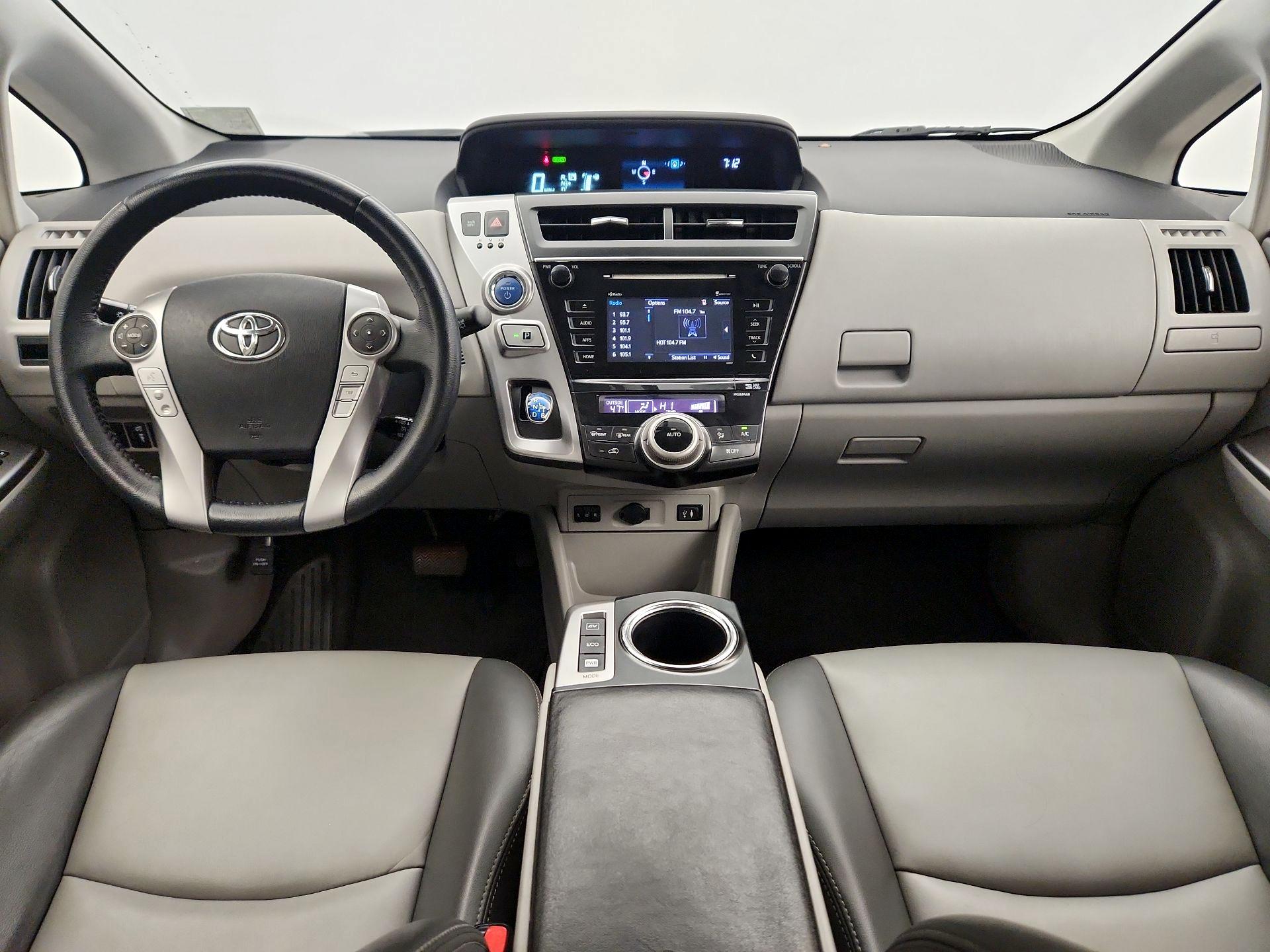 Thumbnail: 2015 Toyota Prius v - 9