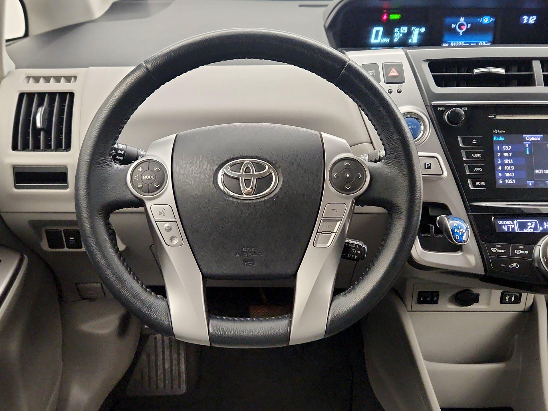 Thumbnail: 2015 Toyota Prius v - 10