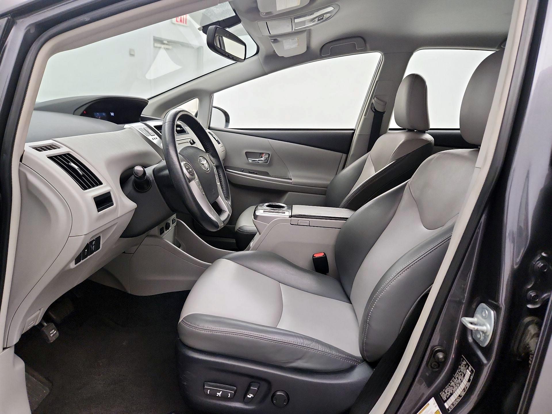 Thumbnail: 2015 Toyota Prius v - 11