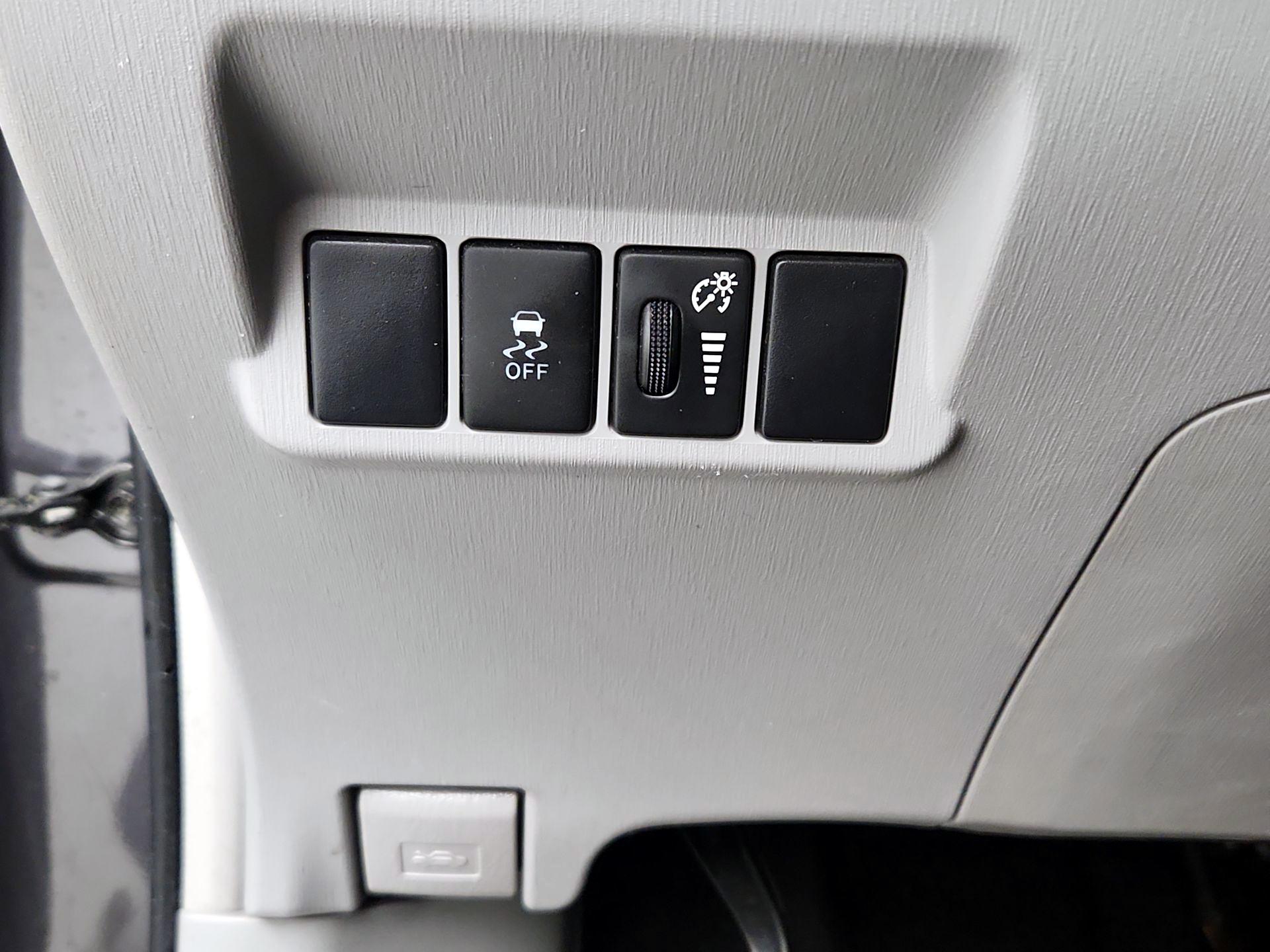 Thumbnail: 2015 Toyota Prius v - 13