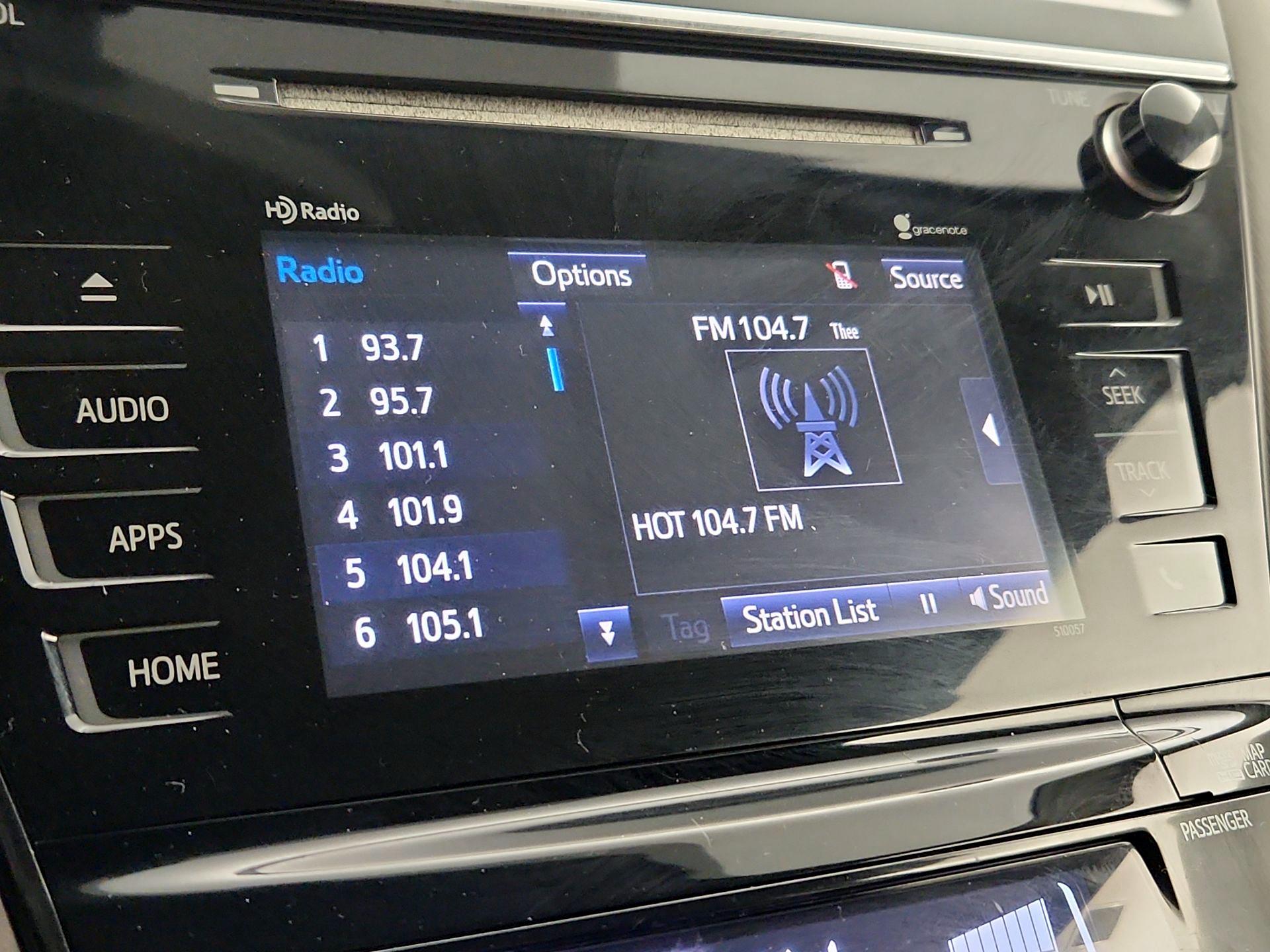 Thumbnail: 2015 Toyota Prius v - 15