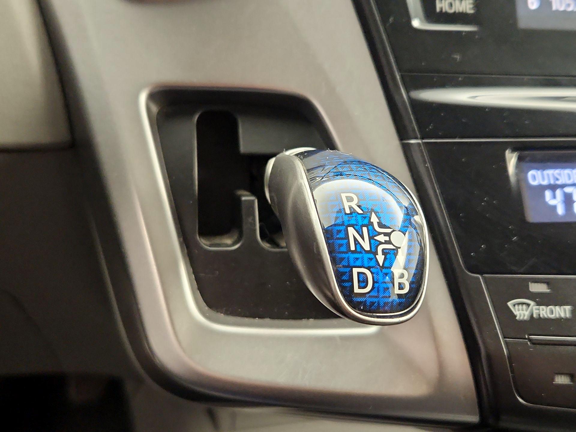 Thumbnail: 2015 Toyota Prius v - 17