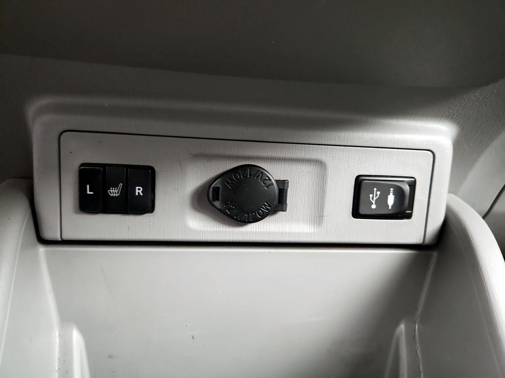 Thumbnail: 2015 Toyota Prius v - 18