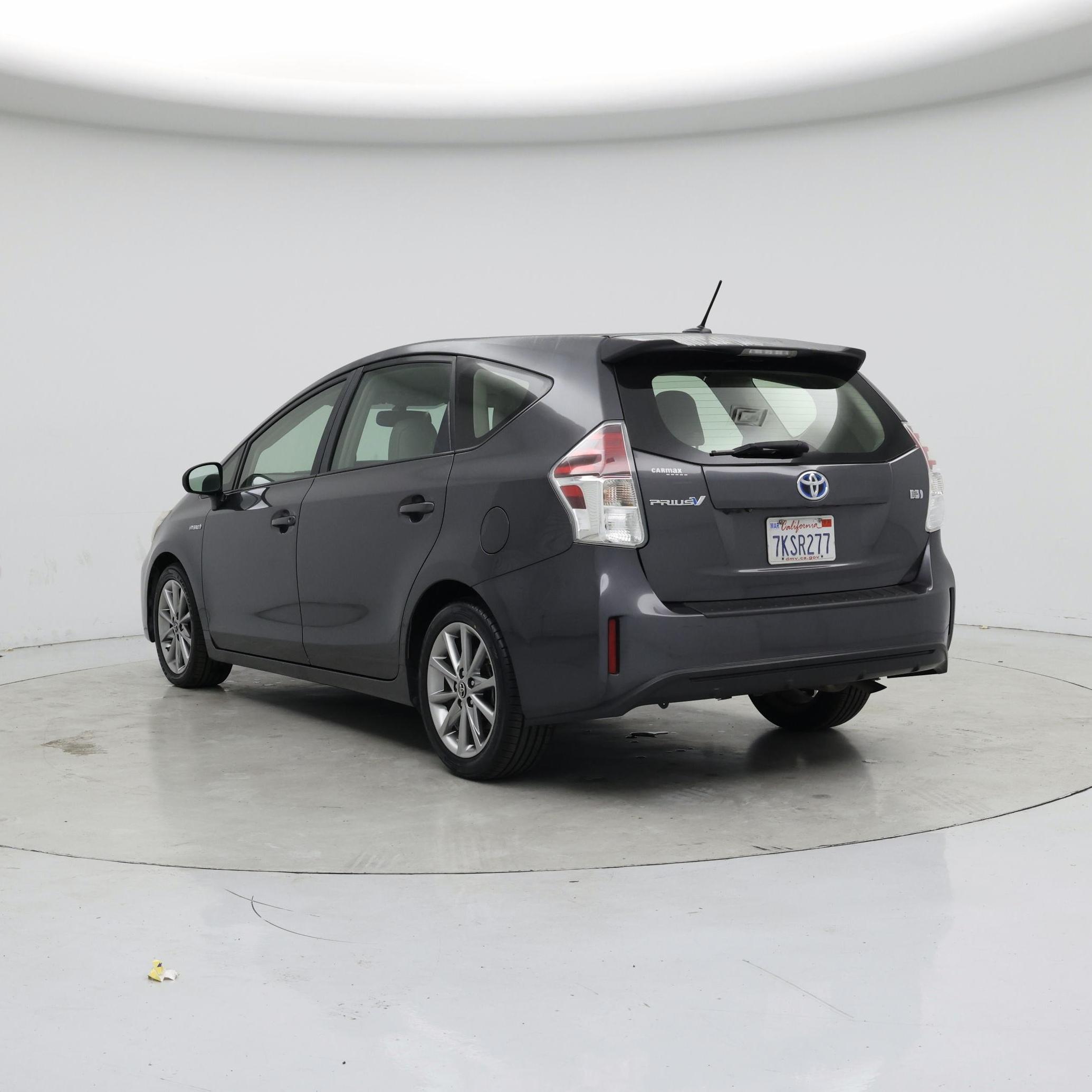 Thumbnail: 2015 Toyota Prius v - 2