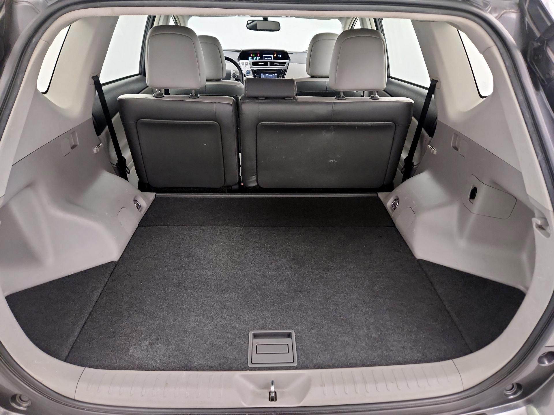 Thumbnail: 2015 Toyota Prius v - 20