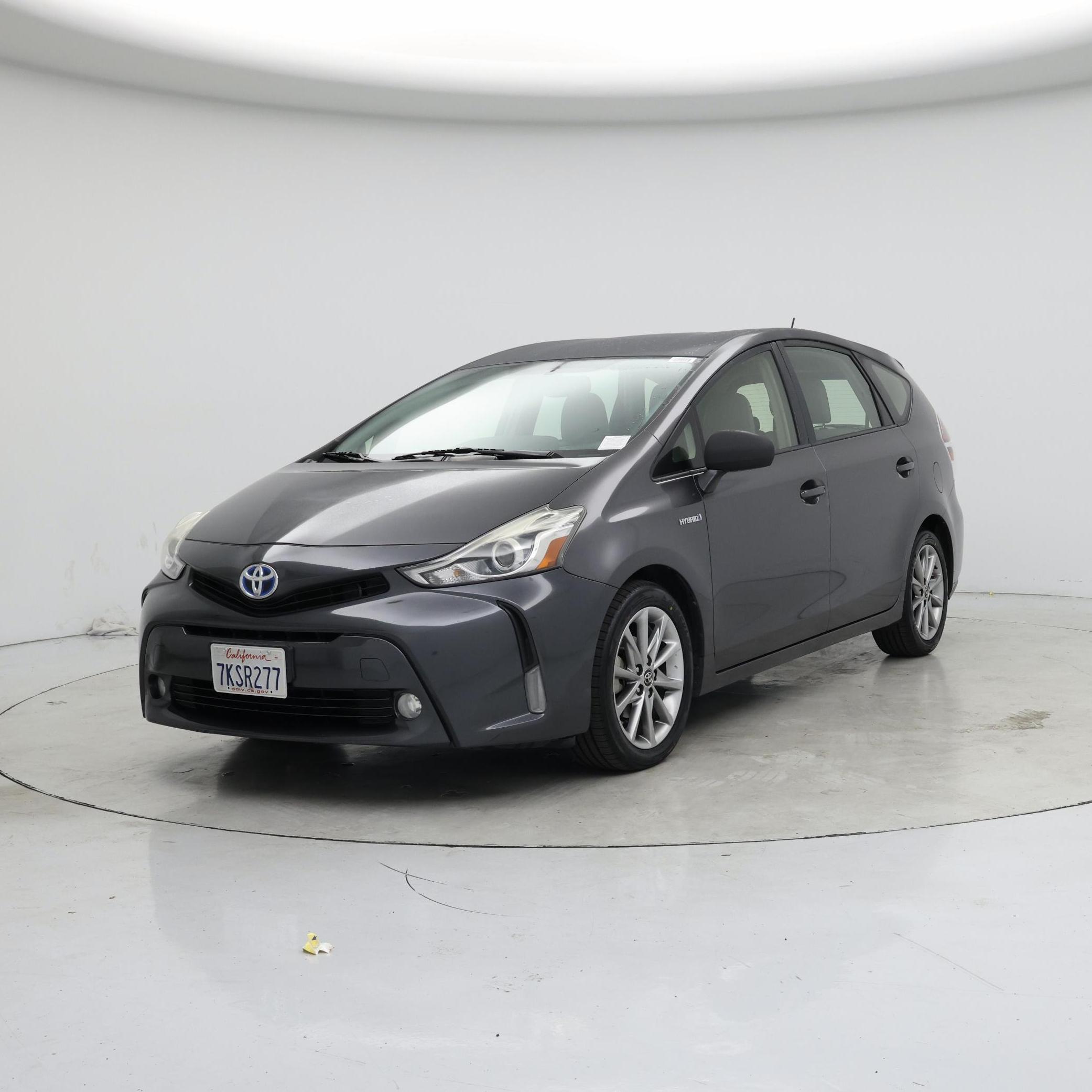 Thumbnail: 2015 Toyota Prius v - 4
