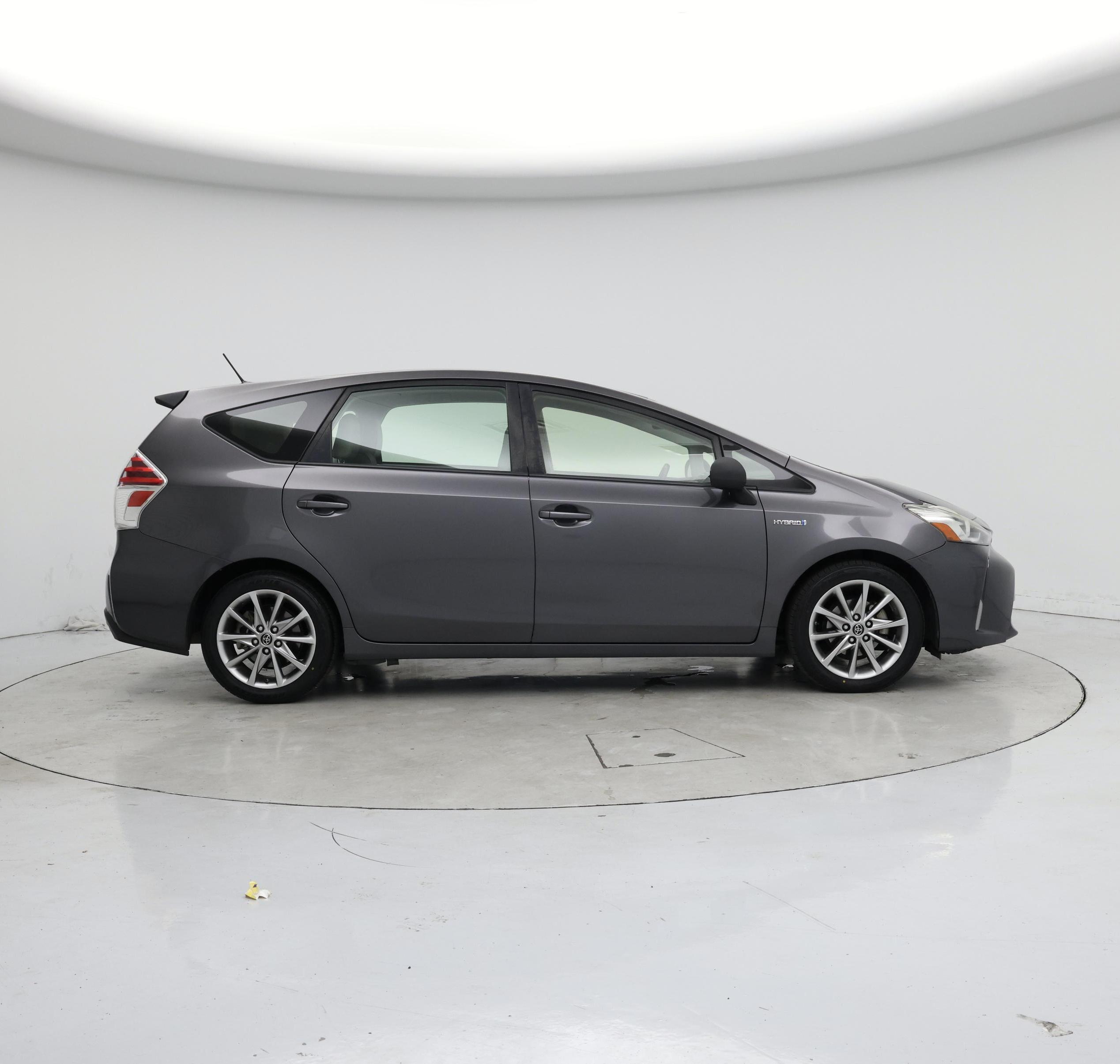 Thumbnail: 2015 Toyota Prius v - 7