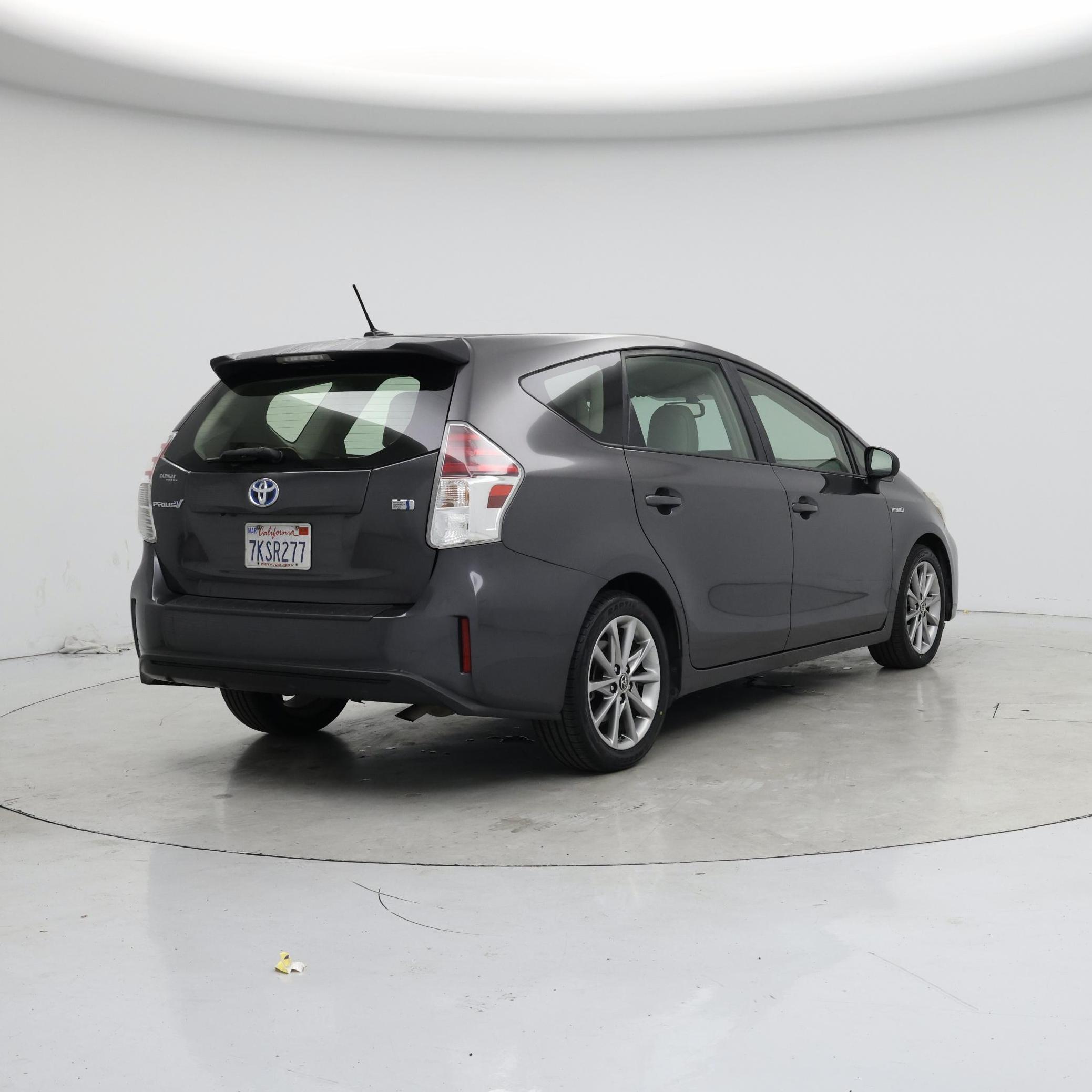 Thumbnail: 2015 Toyota Prius v - 8