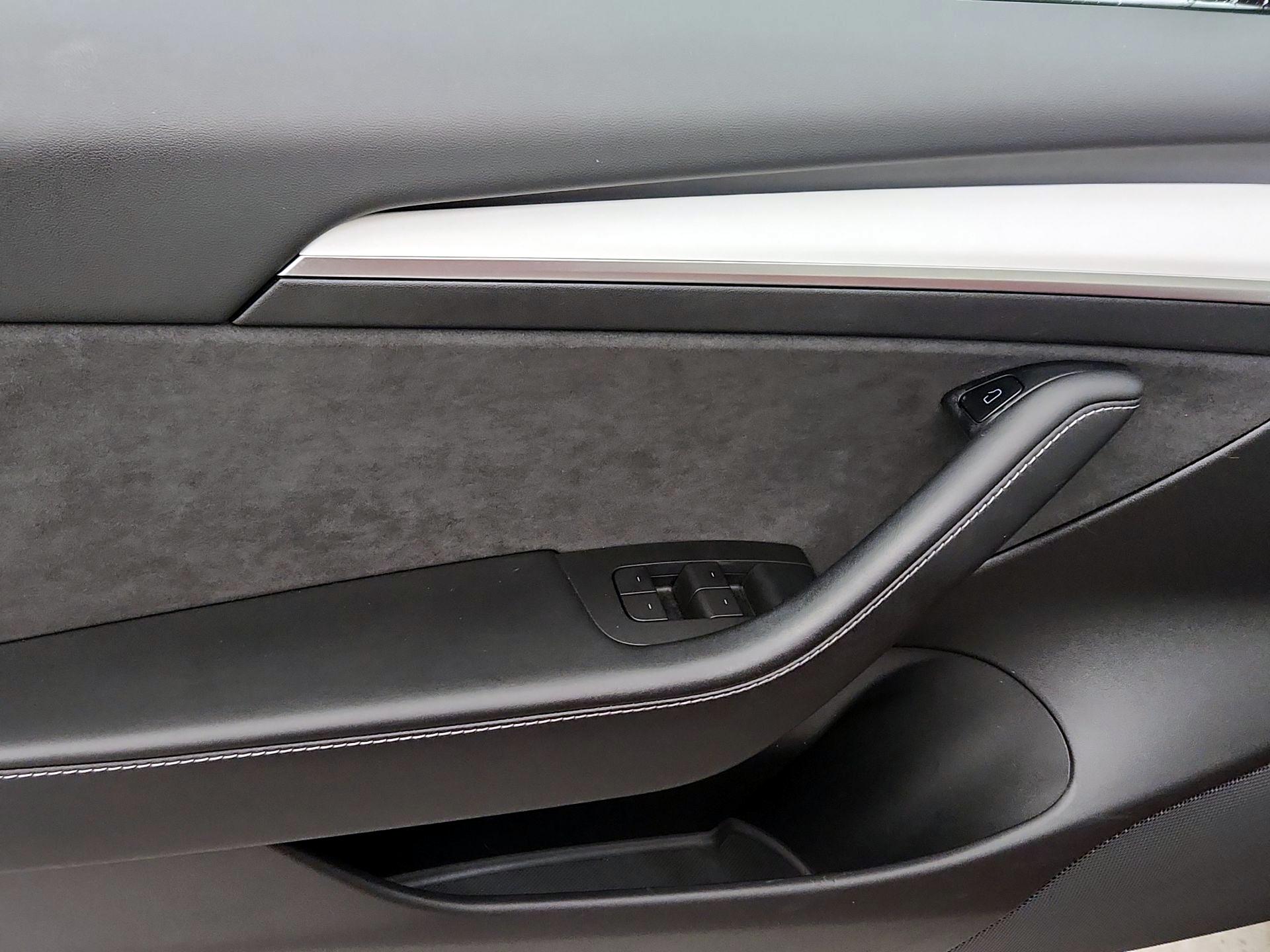 Thumbnail: 2021 Tesla Model 3 - 12