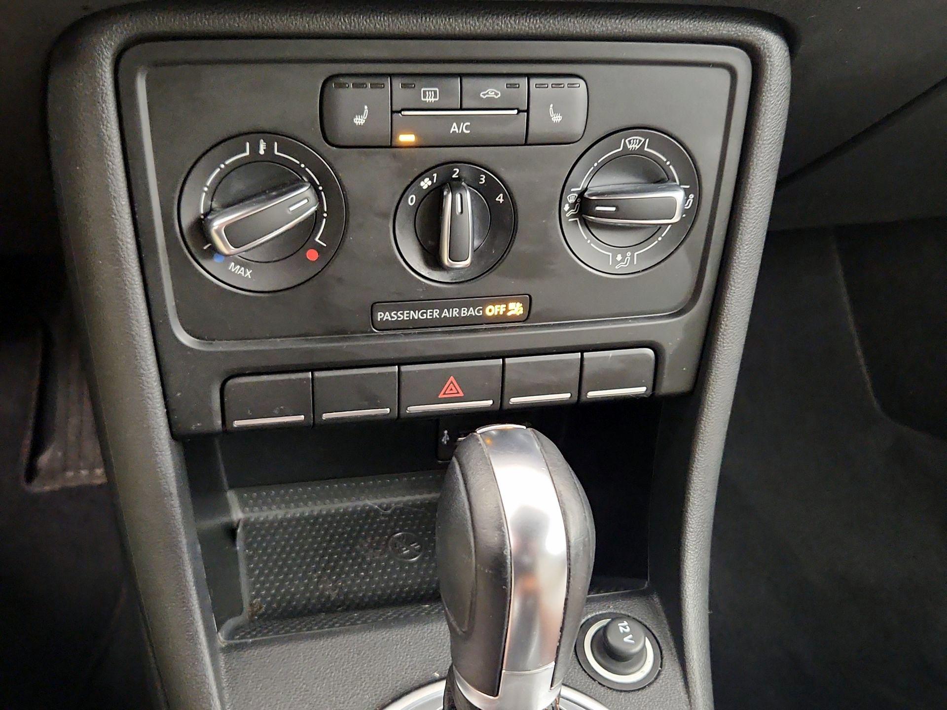 Thumbnail: 2017 Volkswagen Beetle - 17