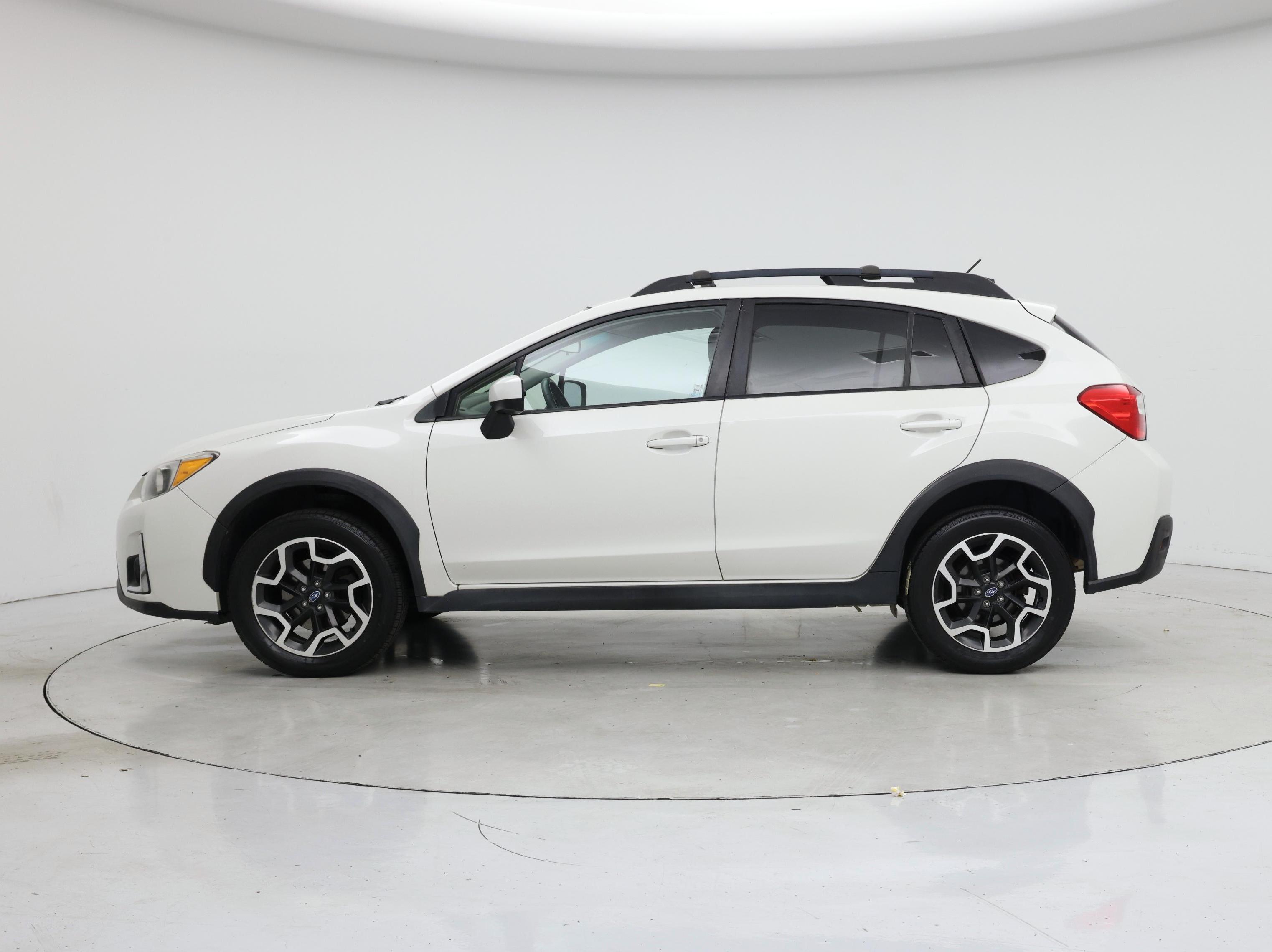 Thumbnail: 2017 Subaru Crosstrek - 3