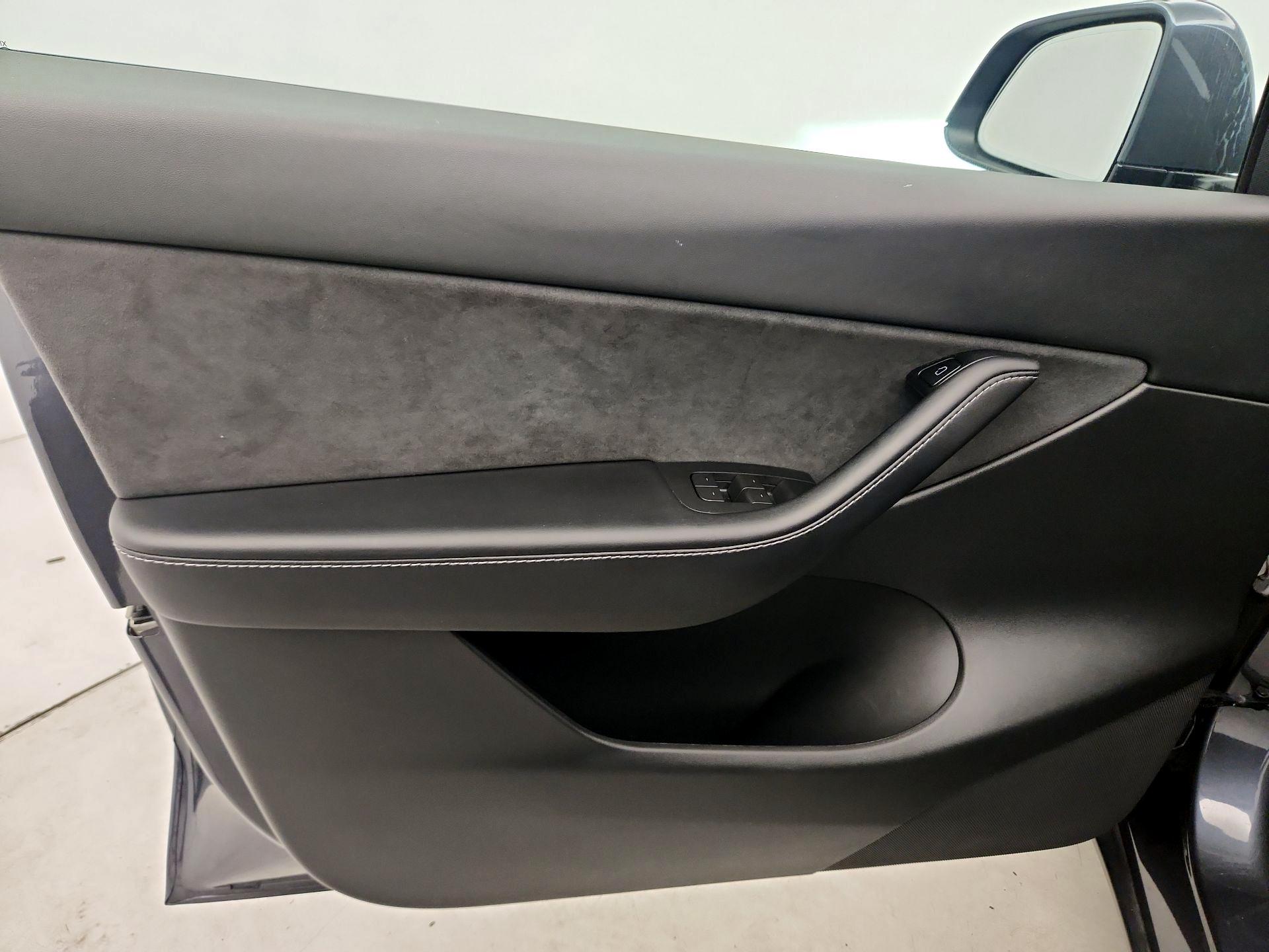 Thumbnail: 2022 Tesla Model Y - 12