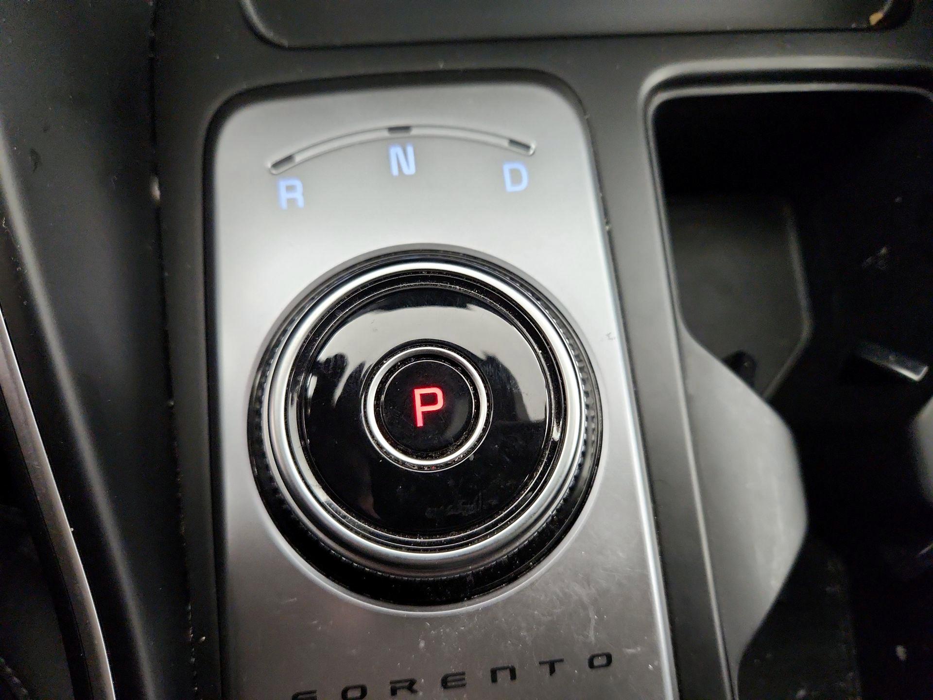 Thumbnail: 2023 Kia Sorento - 18