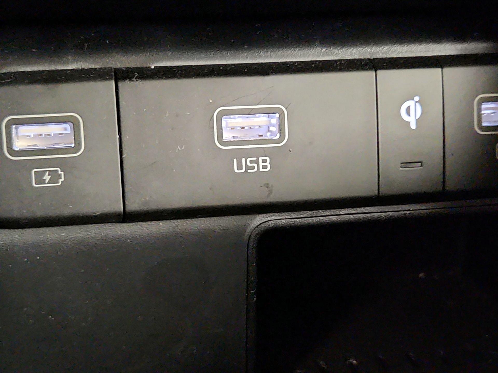 Thumbnail: 2023 Kia Sorento - 19