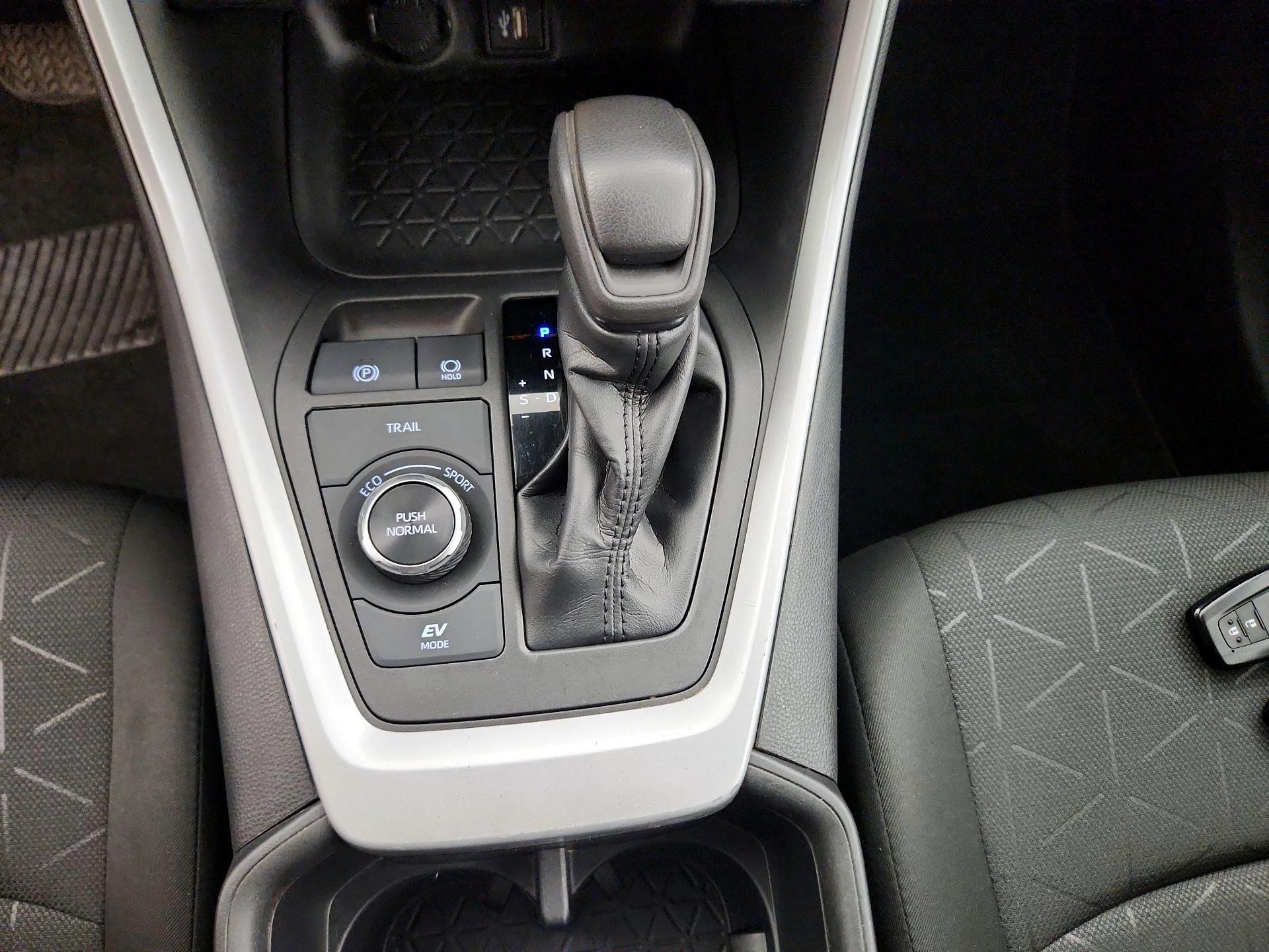 Thumbnail: 2023 Toyota RAV4 - 17