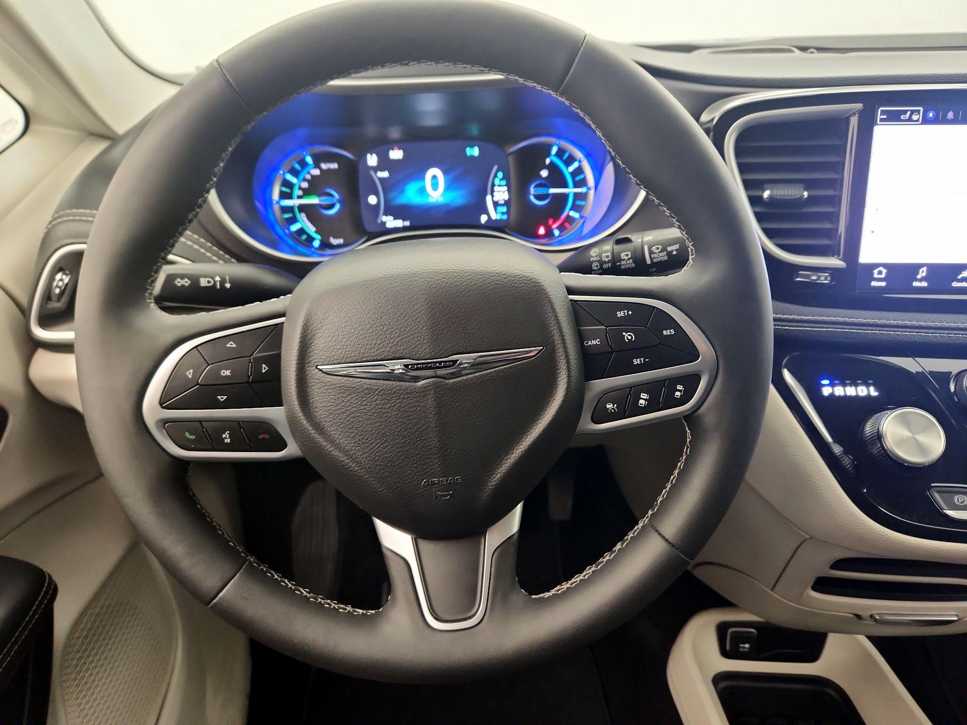 Thumbnail: 2024 Chrysler Pacifica - 10