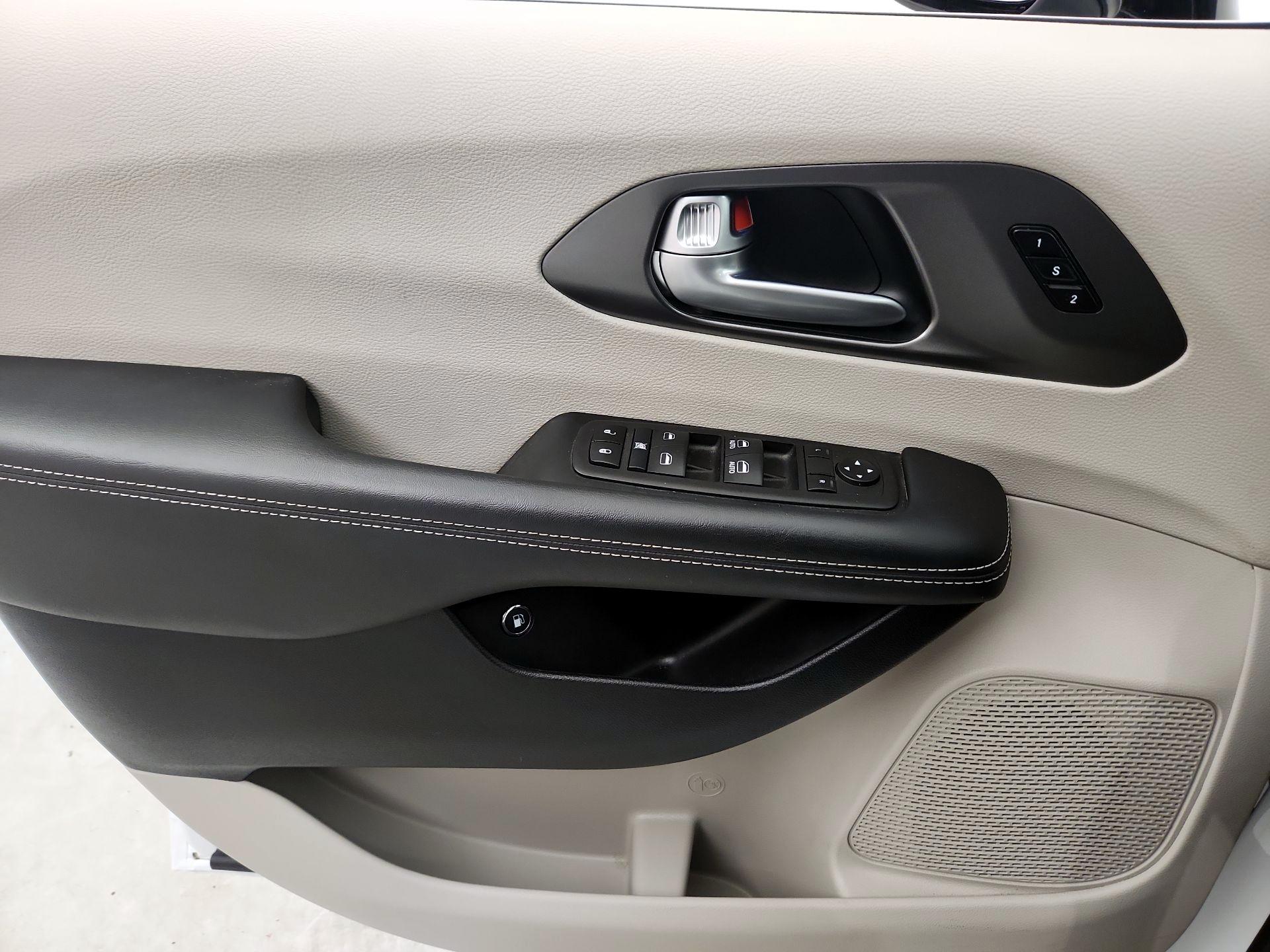 Thumbnail: 2024 Chrysler Pacifica - 12