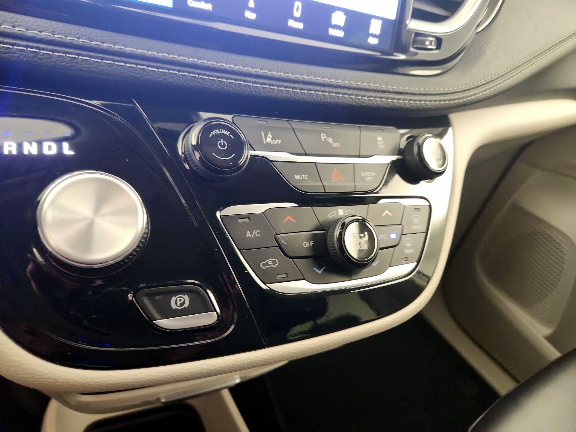 Thumbnail: 2024 Chrysler Pacifica - 17