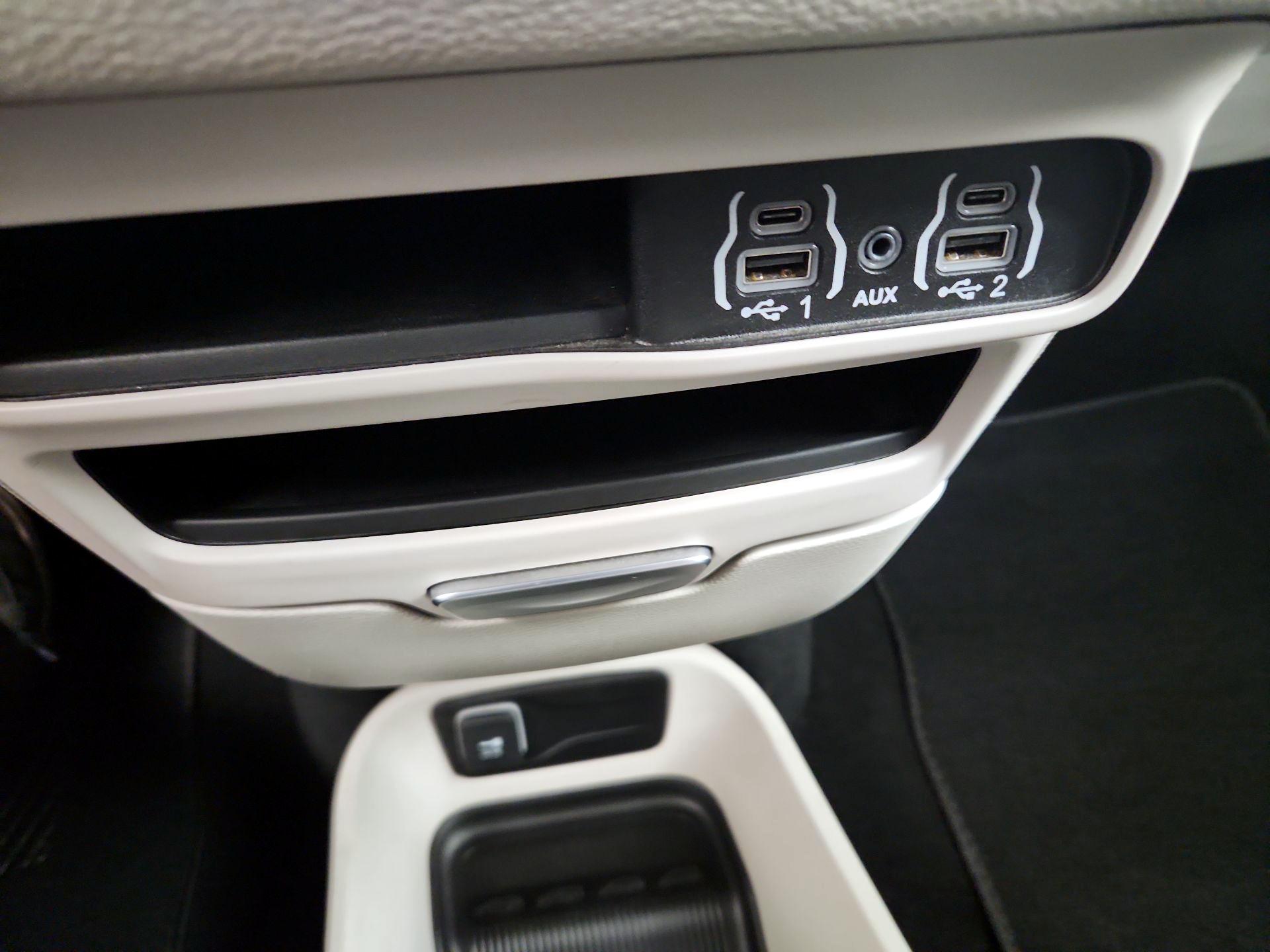 Thumbnail: 2024 Chrysler Pacifica - 19