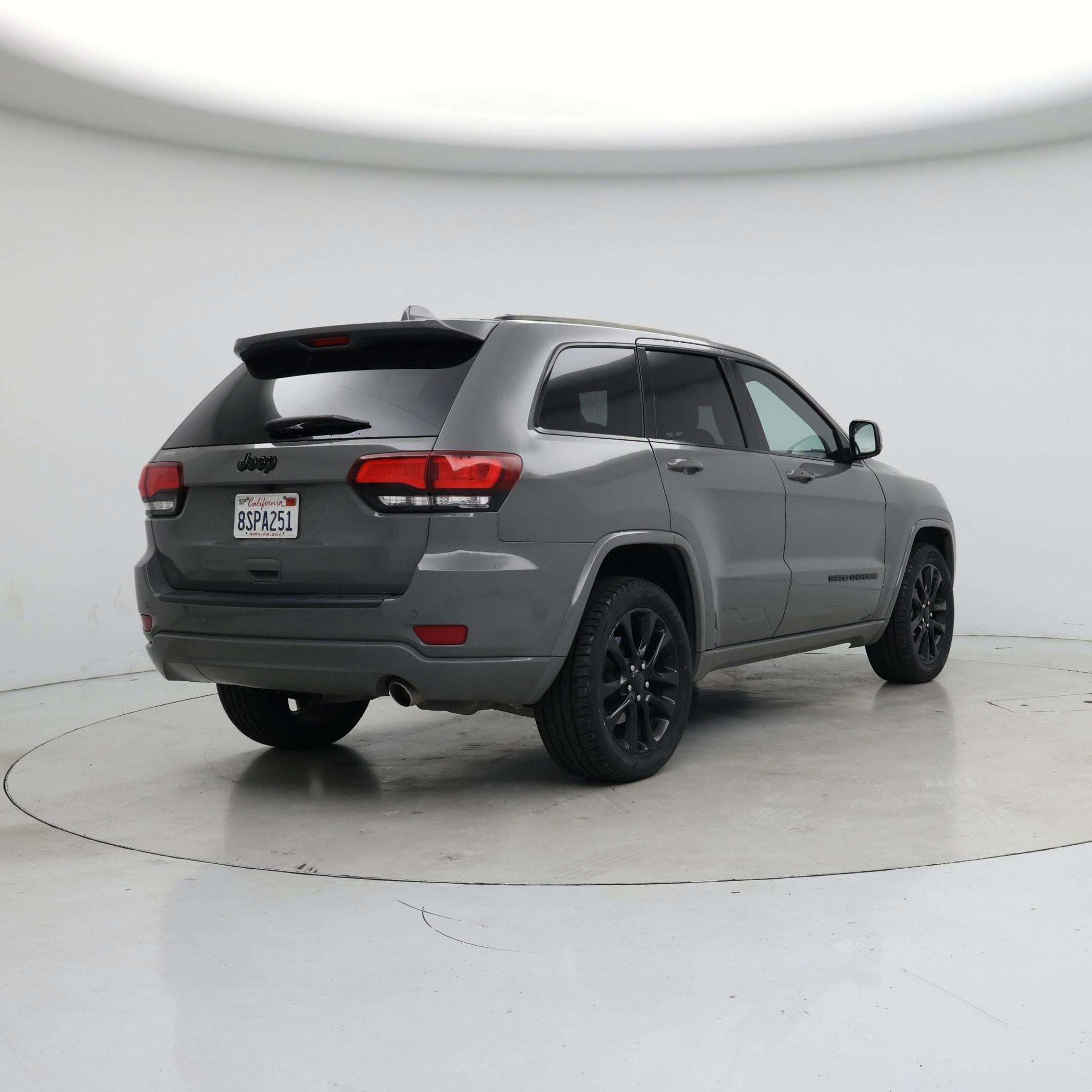 Thumbnail: 2020 Jeep Grand Cherokee - 8