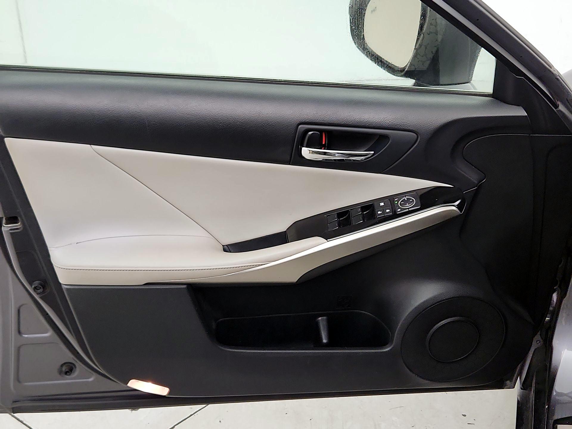 Thumbnail: 2014 Lexus IS - 12