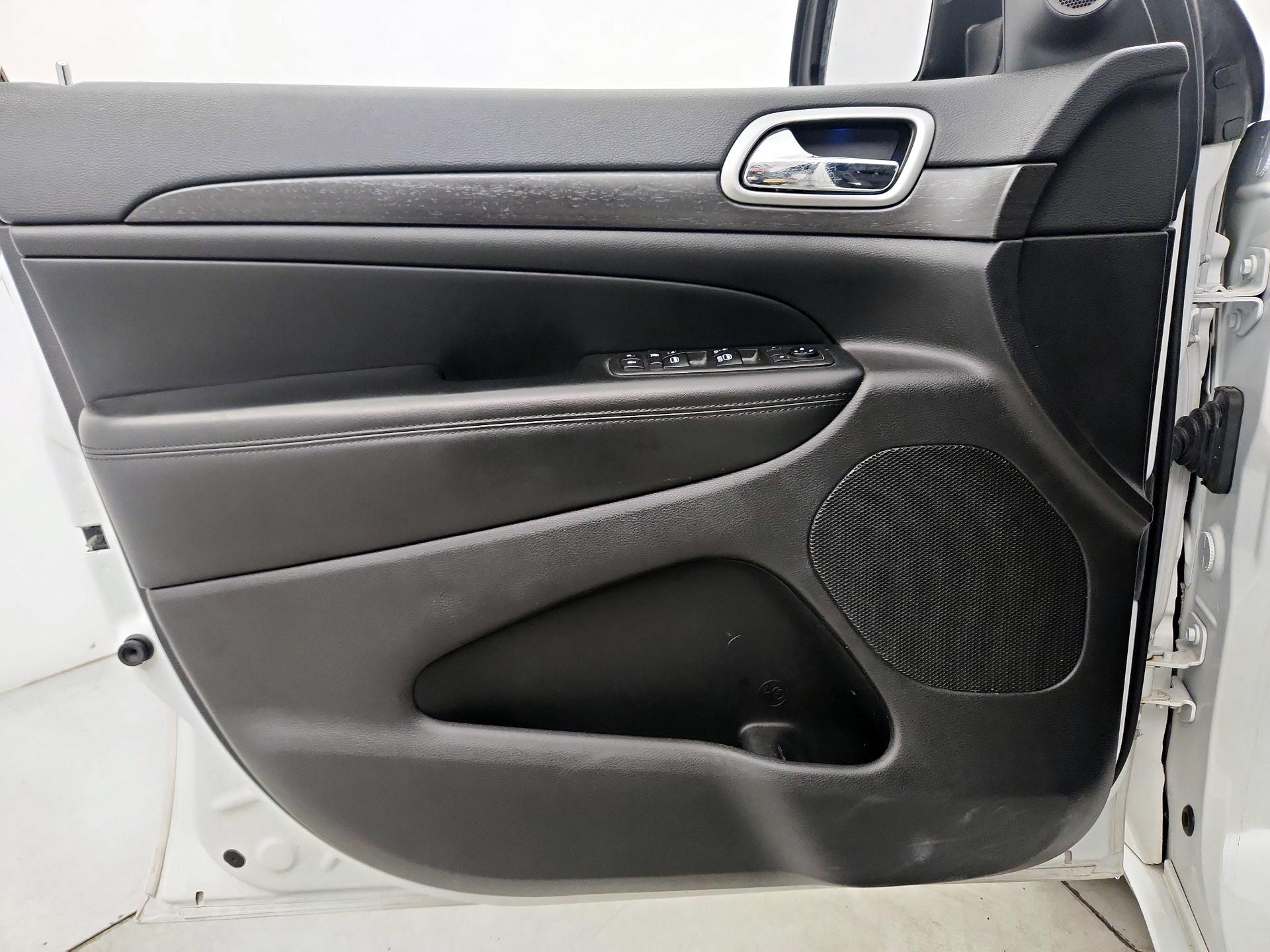 Thumbnail: 2018 Jeep Grand Cherokee - 12