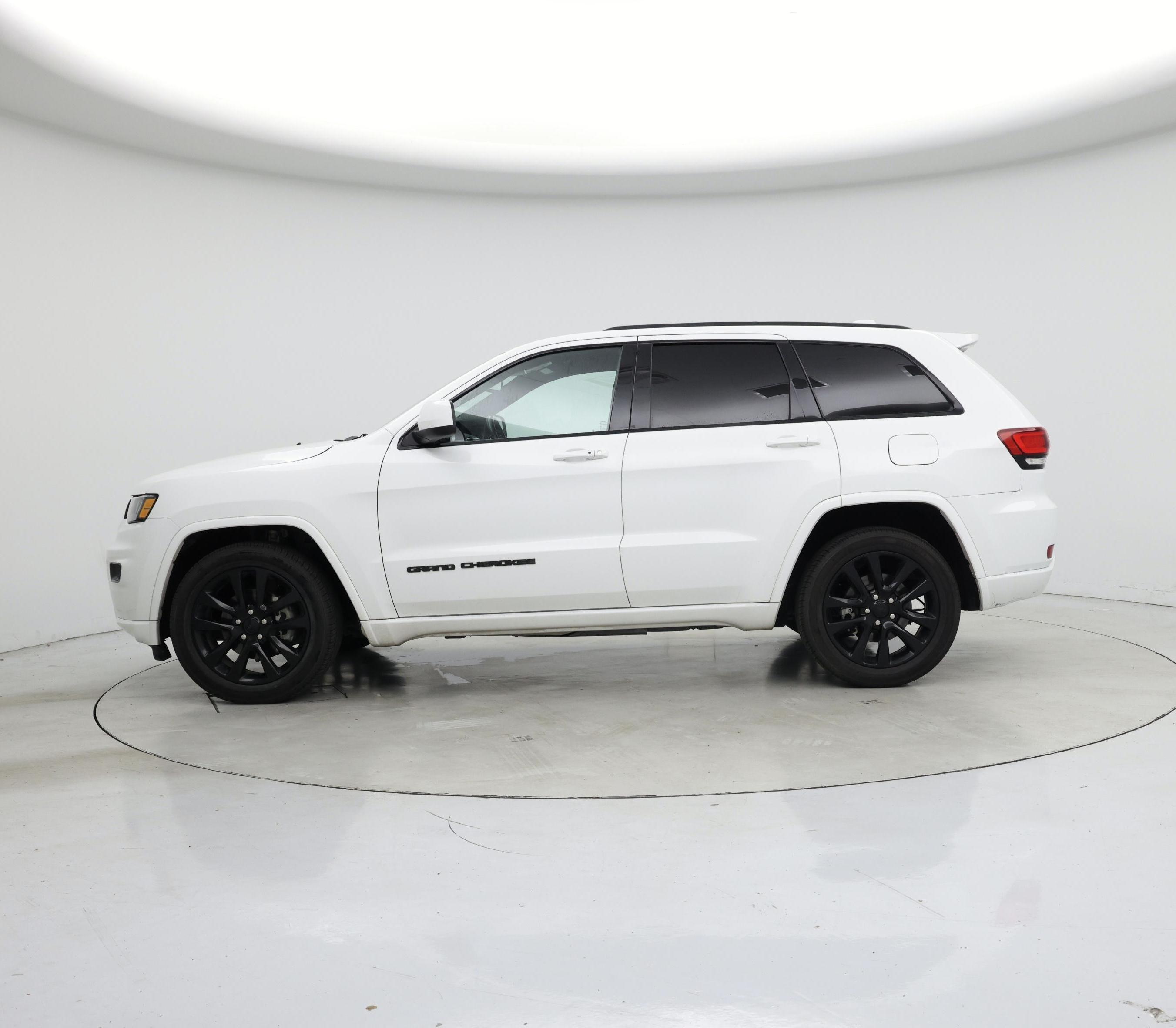 Thumbnail: 2018 Jeep Grand Cherokee - 3