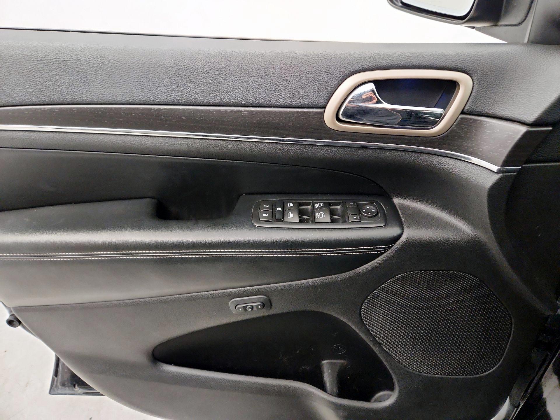 Thumbnail: 2016 Jeep Grand Cherokee - 12