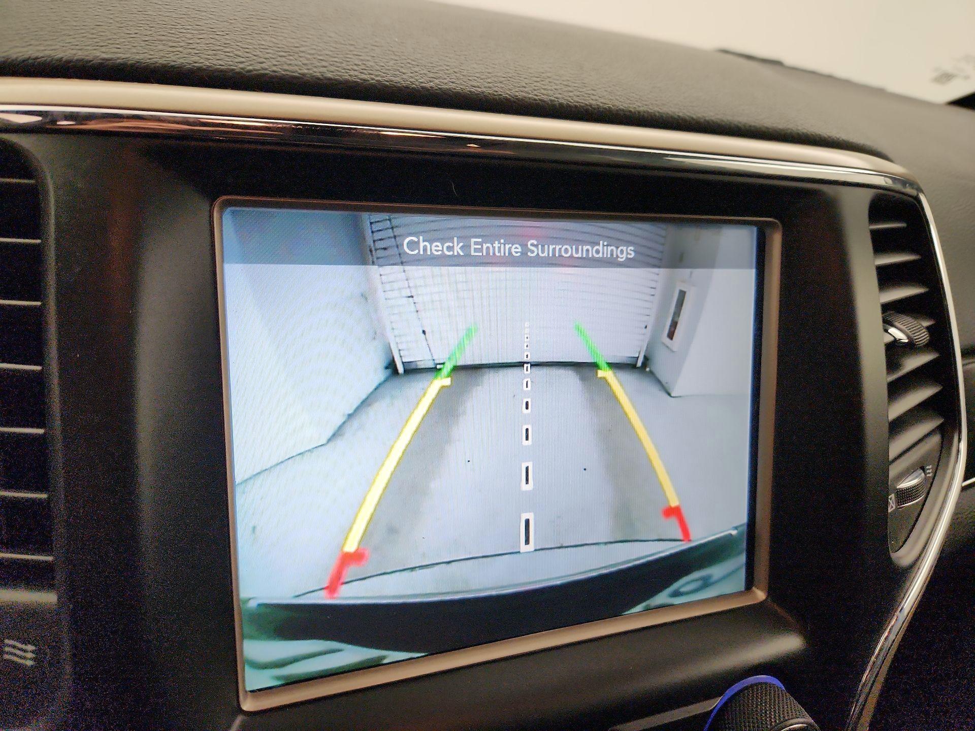 Thumbnail: 2016 Jeep Grand Cherokee - 15