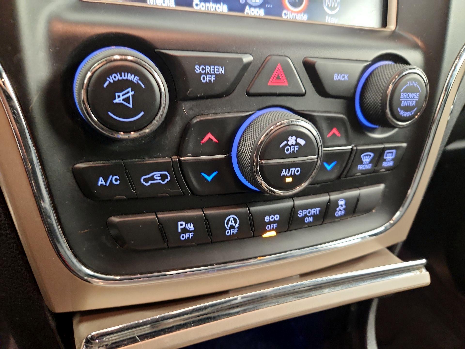 Thumbnail: 2016 Jeep Grand Cherokee - 17