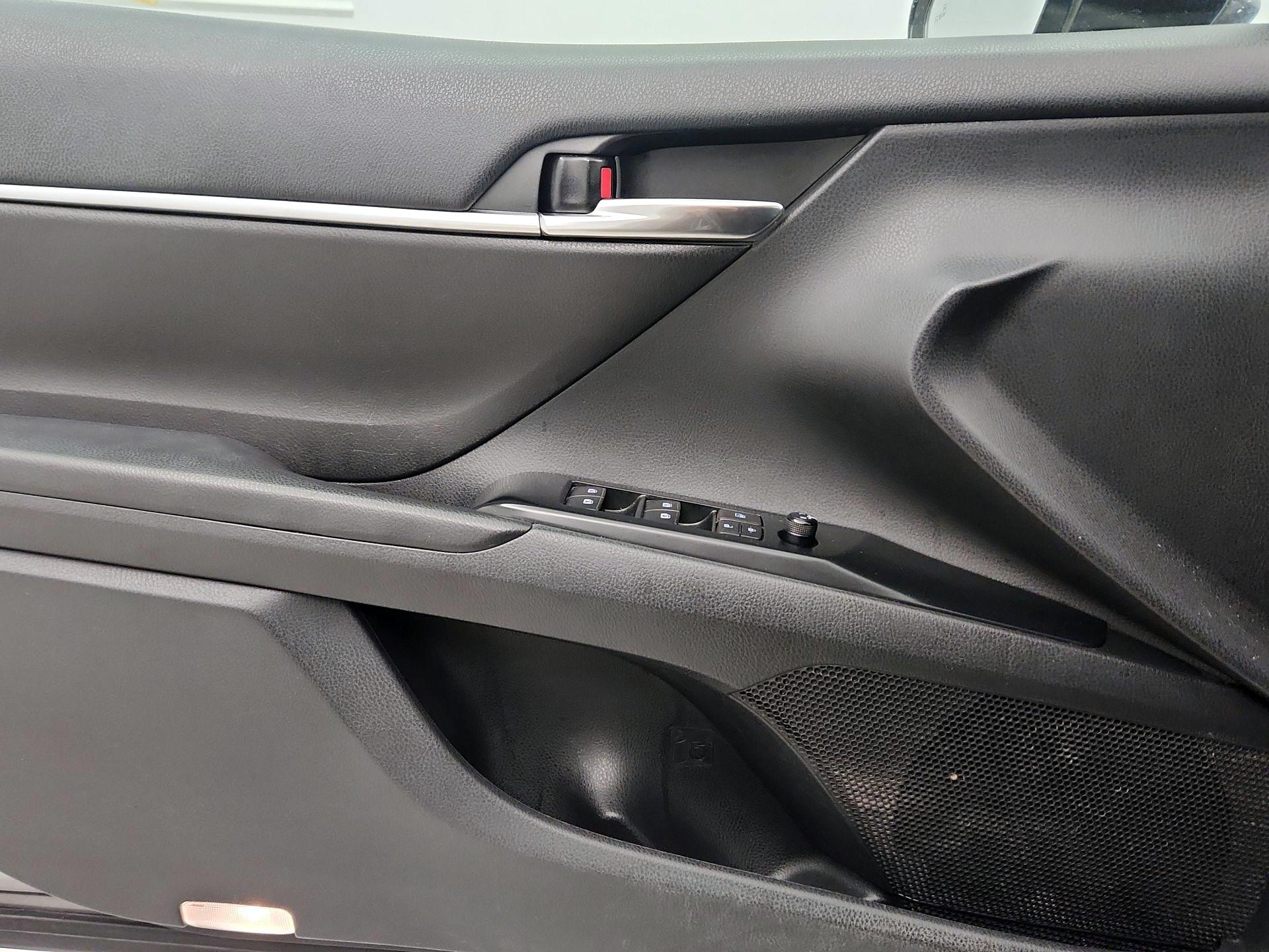 Thumbnail: 2019 Toyota Camry - 12