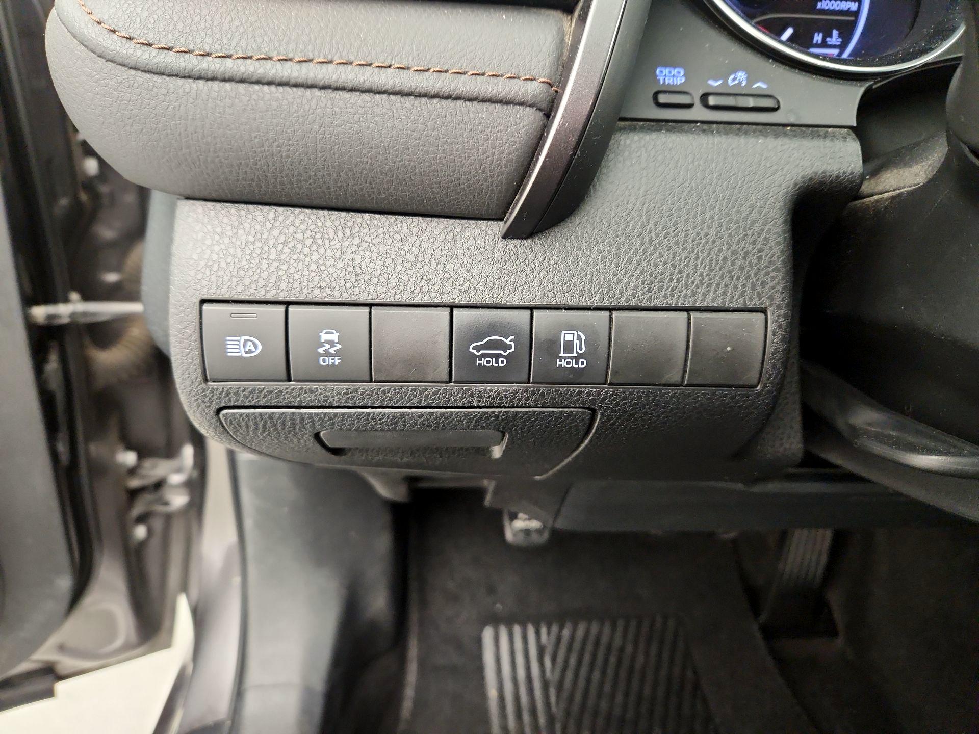 Thumbnail: 2019 Toyota Camry - 13