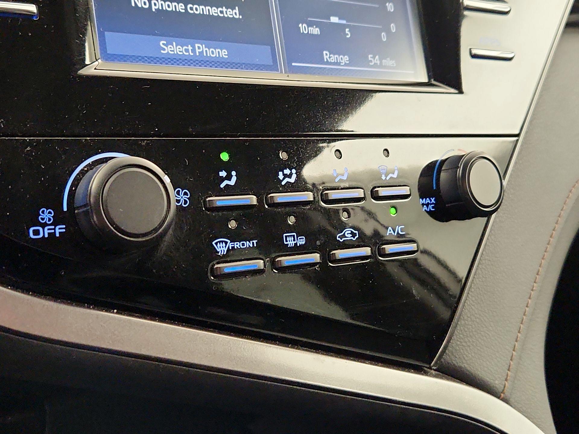 Thumbnail: 2019 Toyota Camry - 16