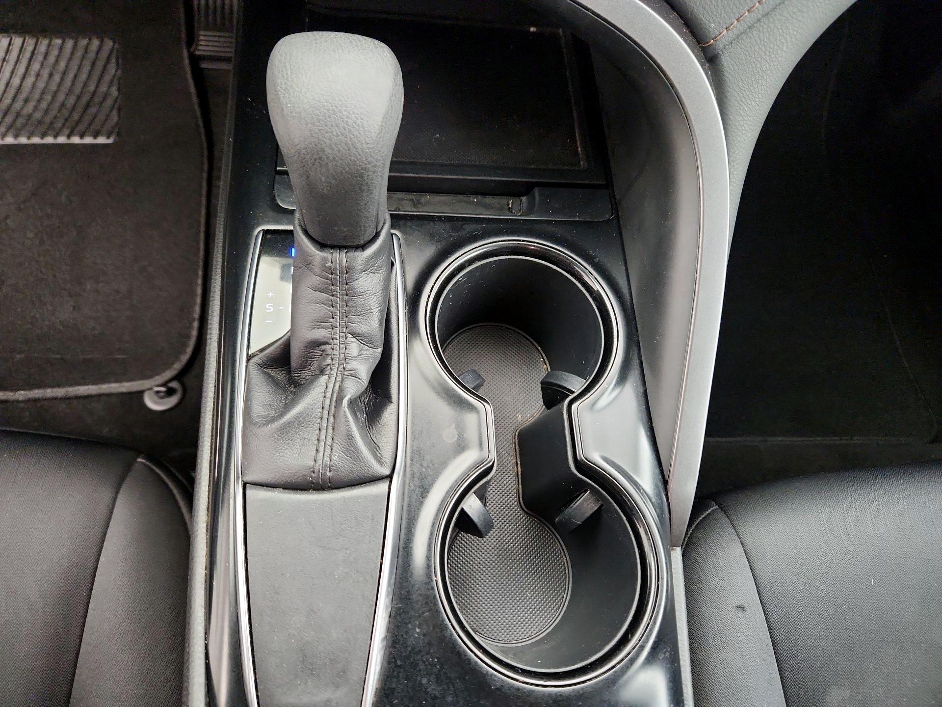 Thumbnail: 2019 Toyota Camry - 17