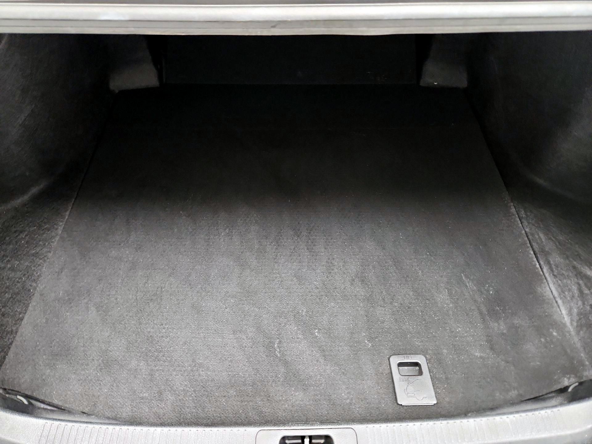 Thumbnail: 2019 Toyota Camry - 19