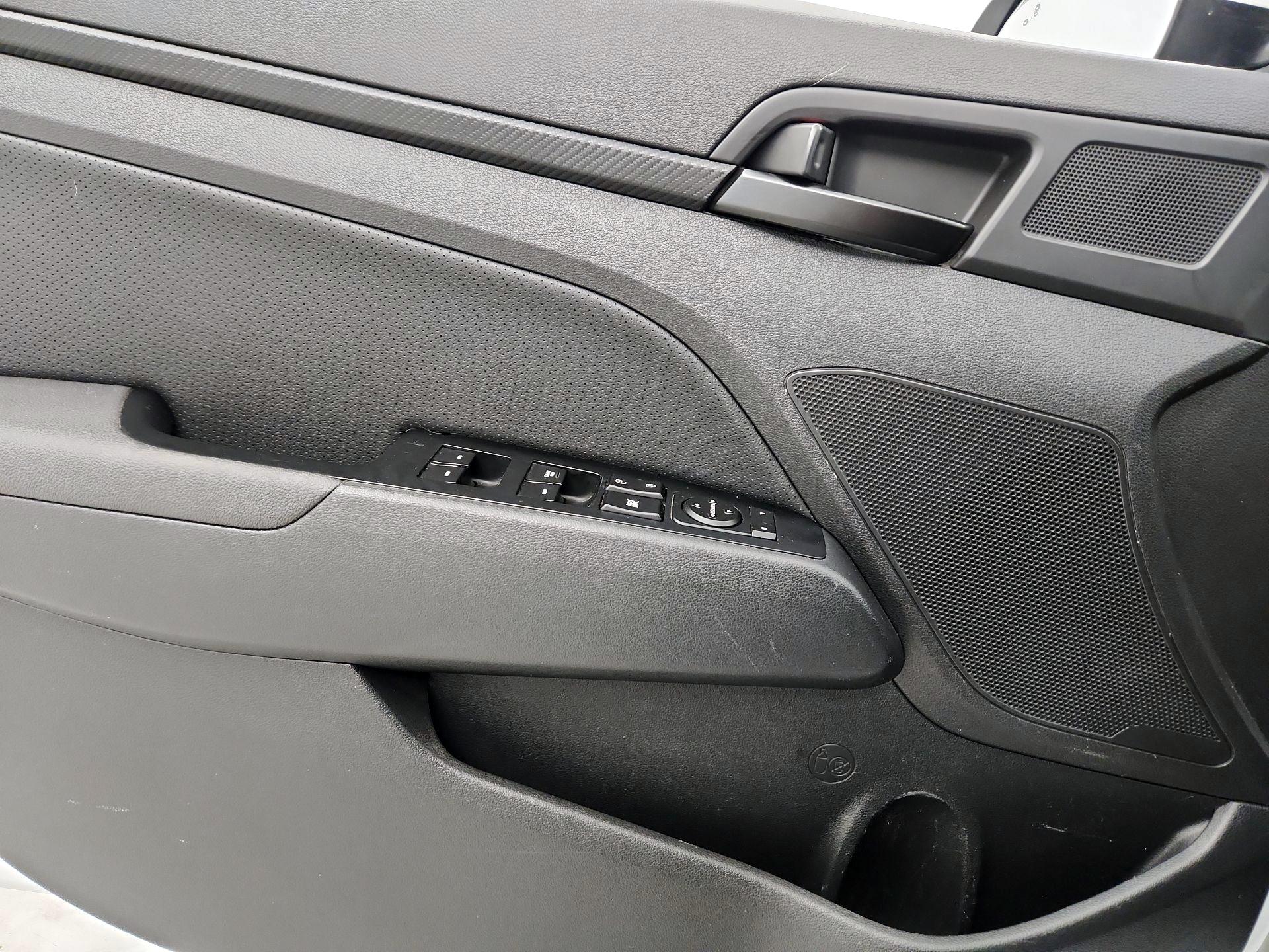 Thumbnail: 2018 Hyundai Elantra - 12