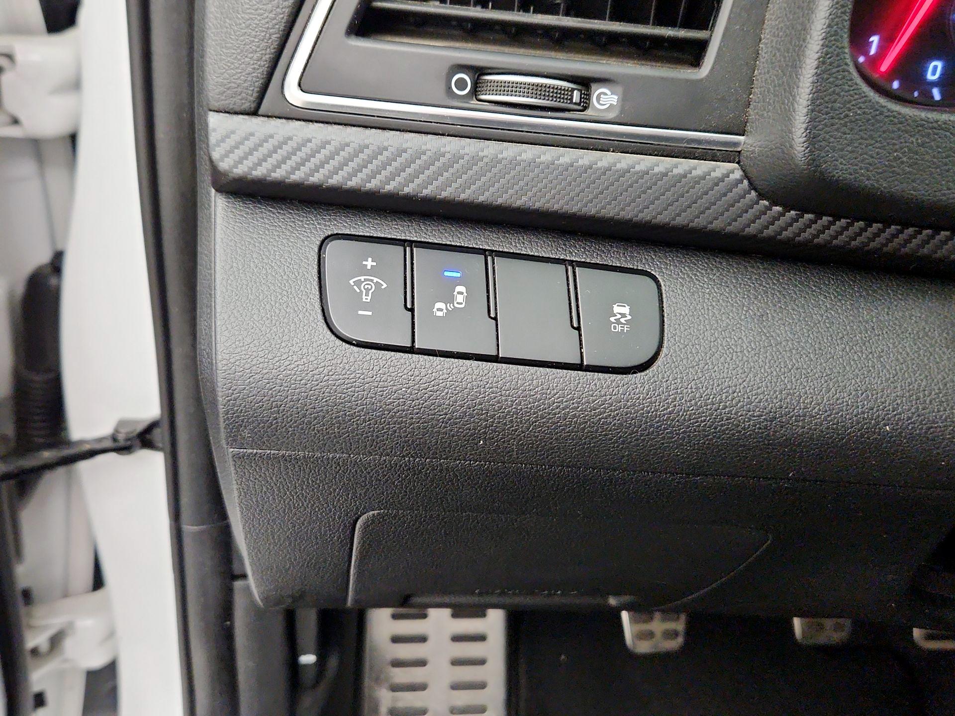 Thumbnail: 2018 Hyundai Elantra - 13