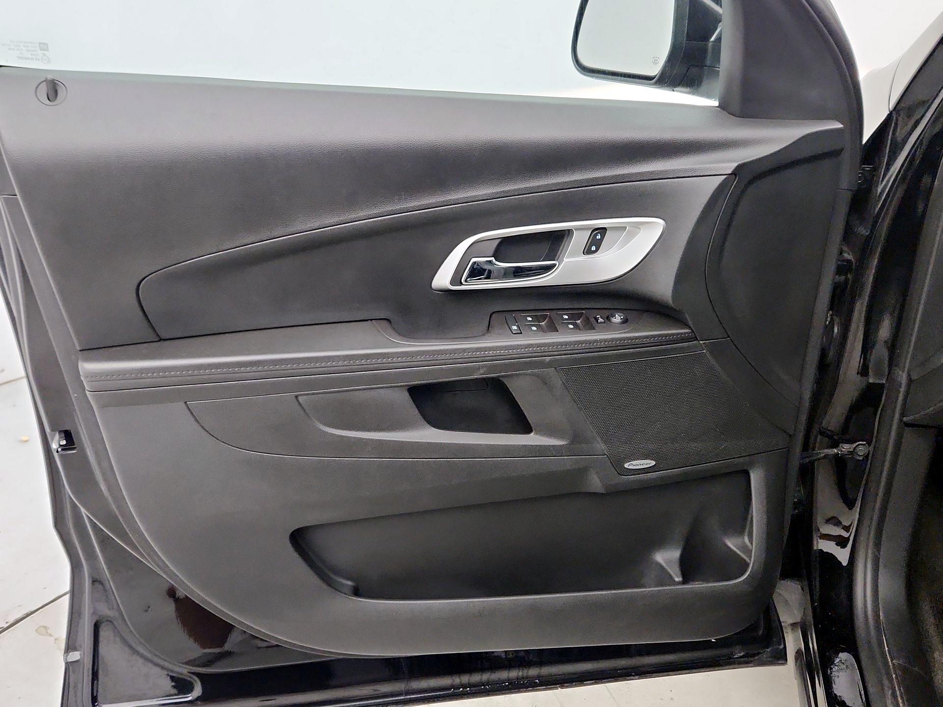 Thumbnail: 2017 Chevrolet Equinox - 12