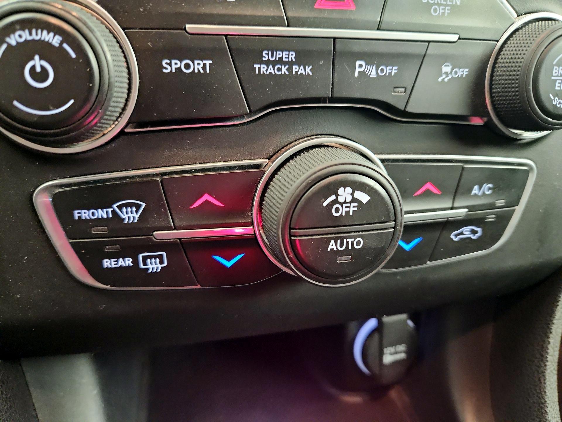 Thumbnail: 2018 Dodge Charger - 16