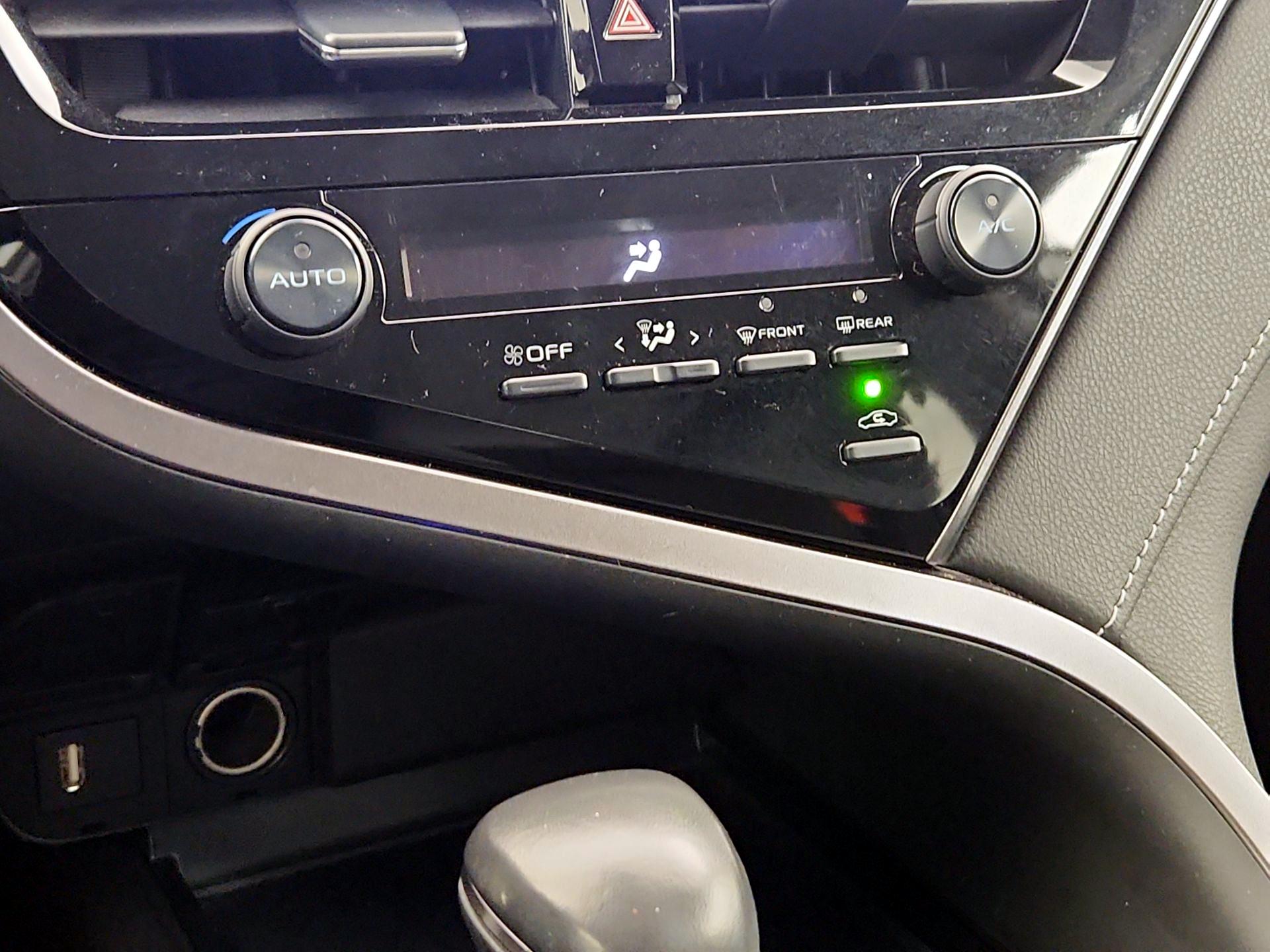 Thumbnail: 2021 Toyota Camry - 16