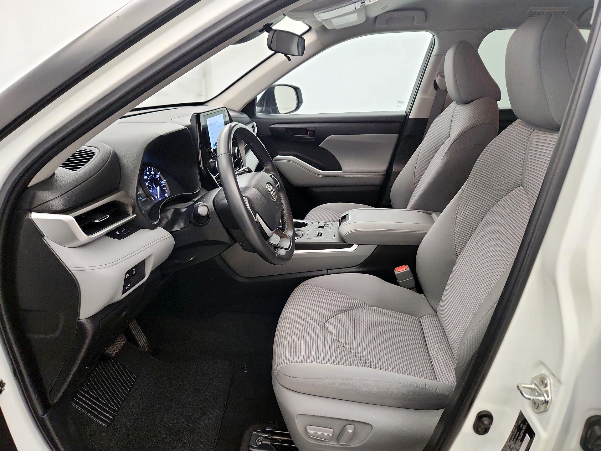 Thumbnail: 2023 Toyota Highlander - 11