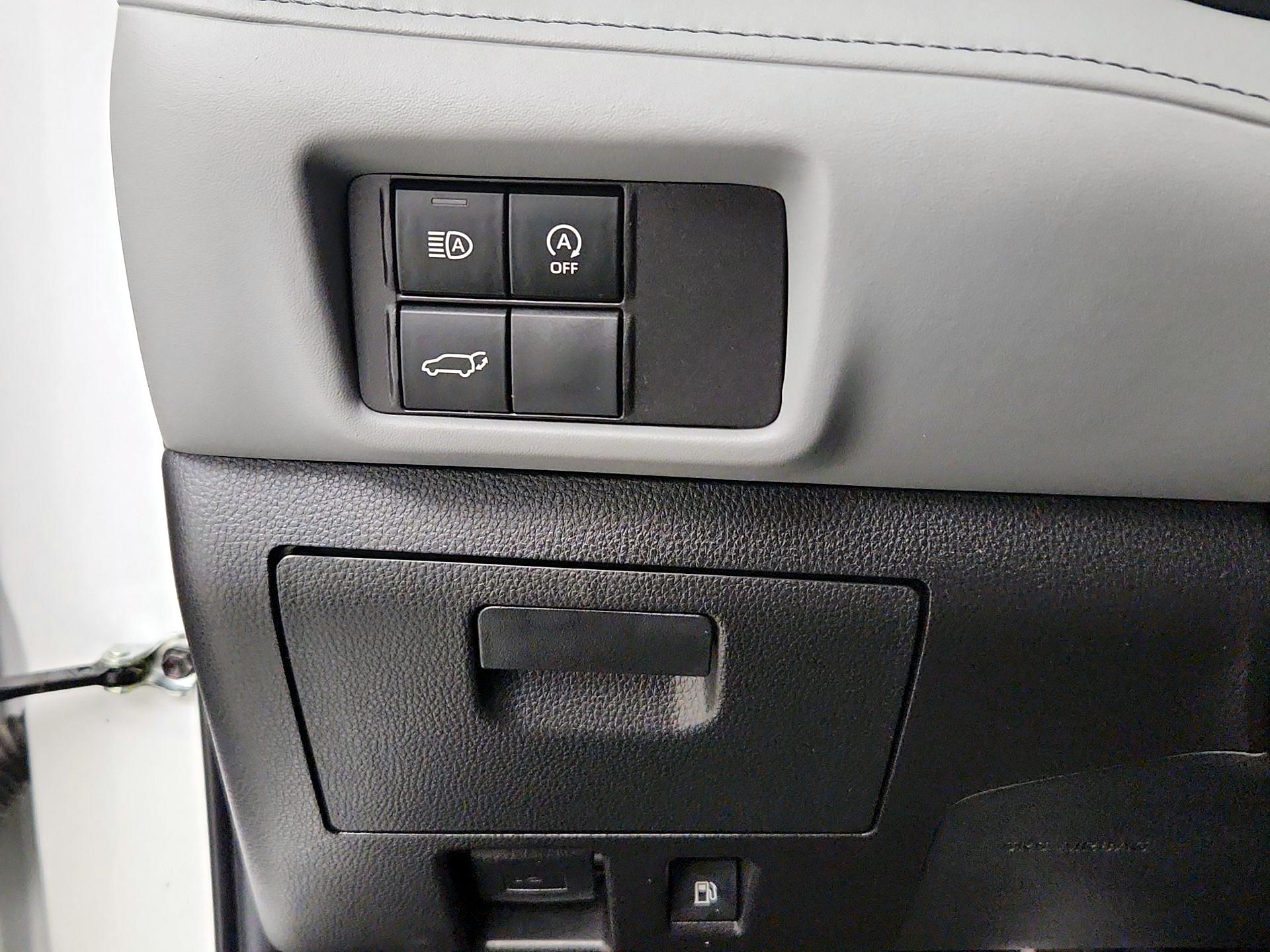 Thumbnail: 2023 Toyota Highlander - 13