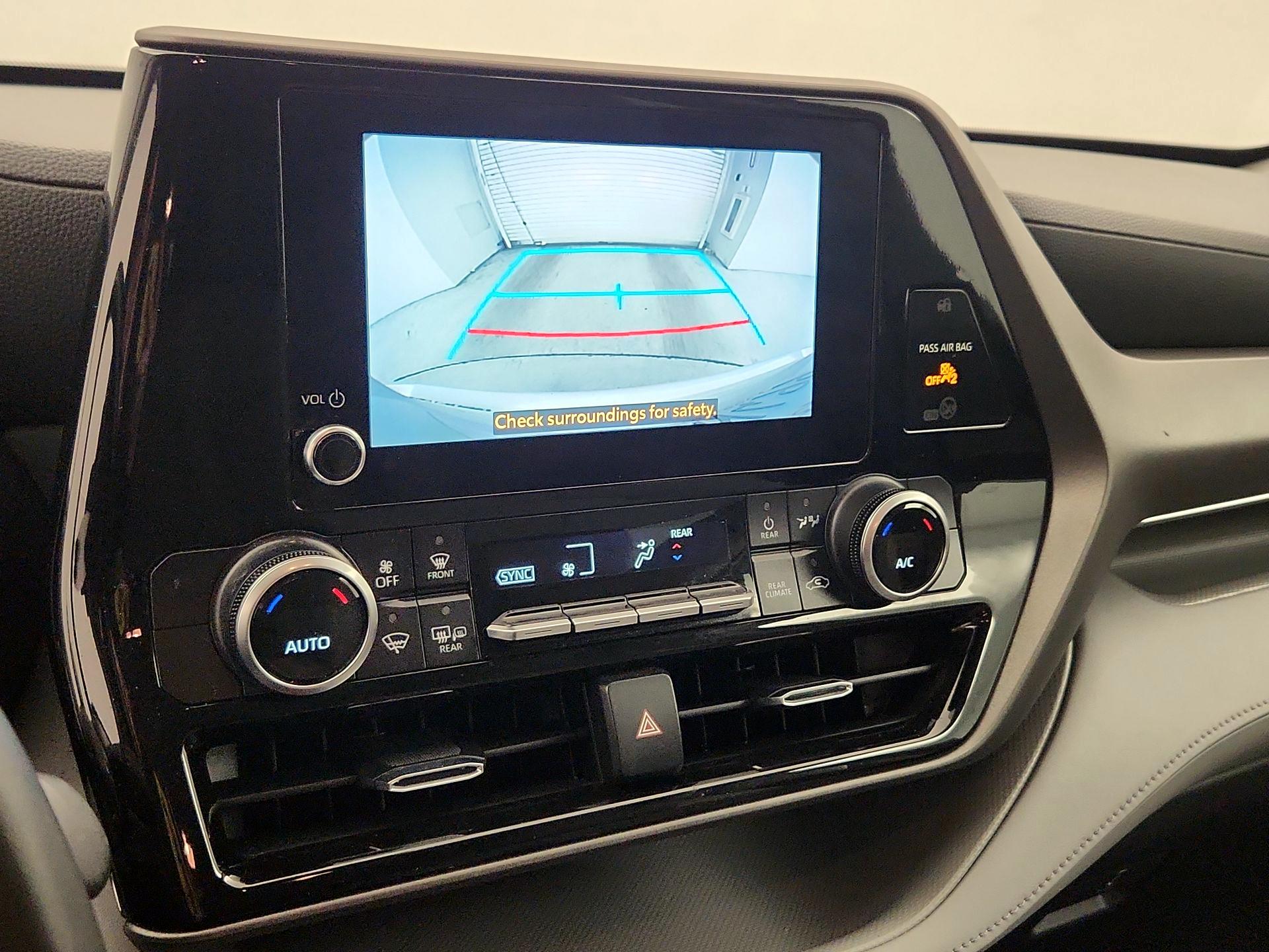 Thumbnail: 2023 Toyota Highlander - 14