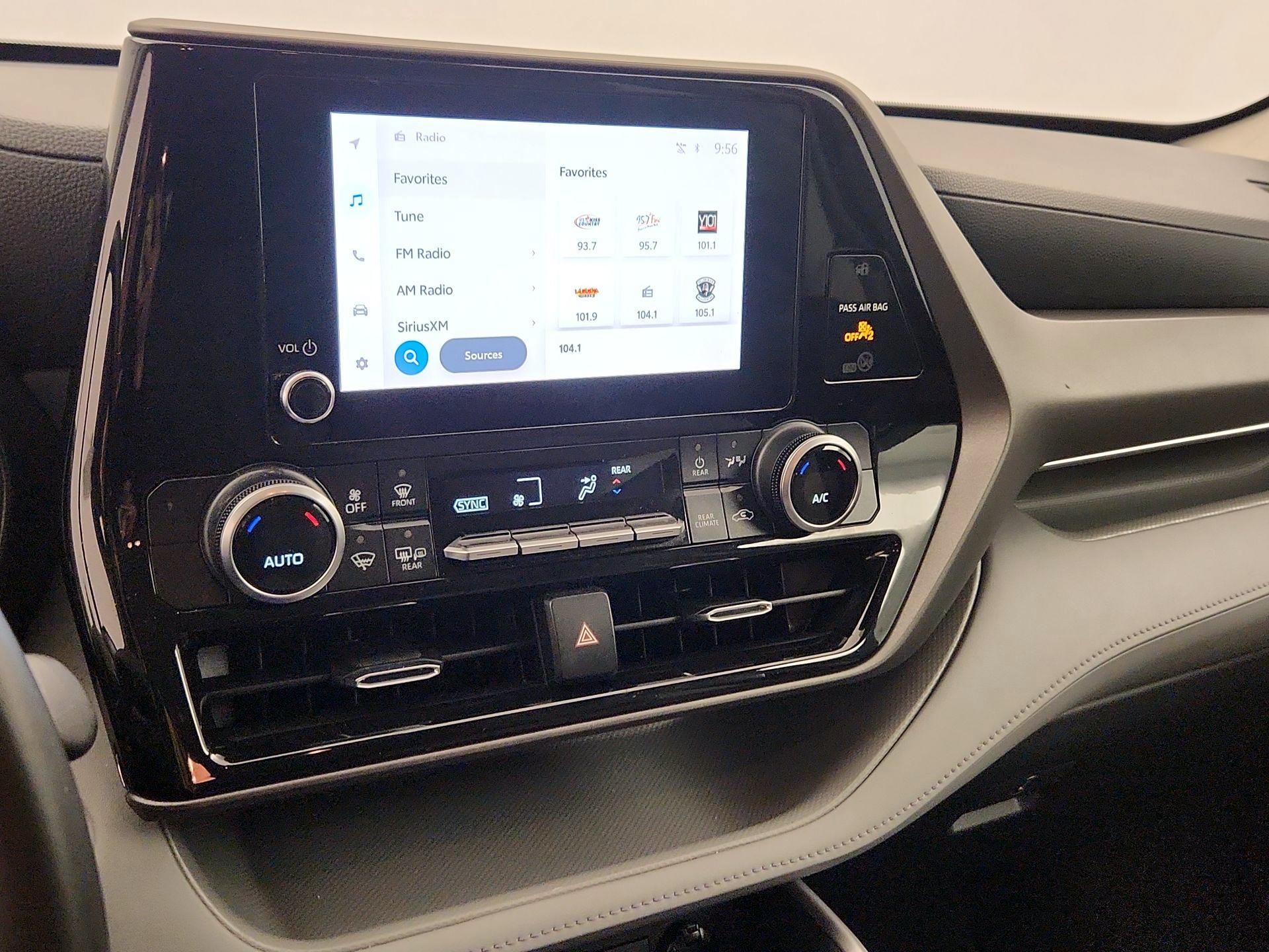 Thumbnail: 2023 Toyota Highlander - 16