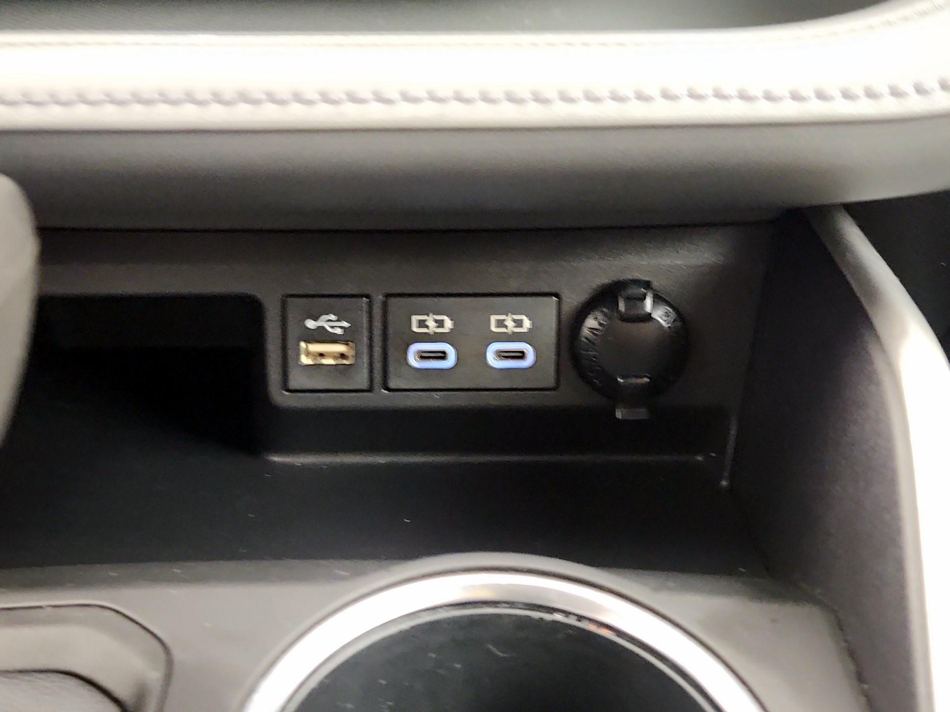 Thumbnail: 2023 Toyota Highlander - 18