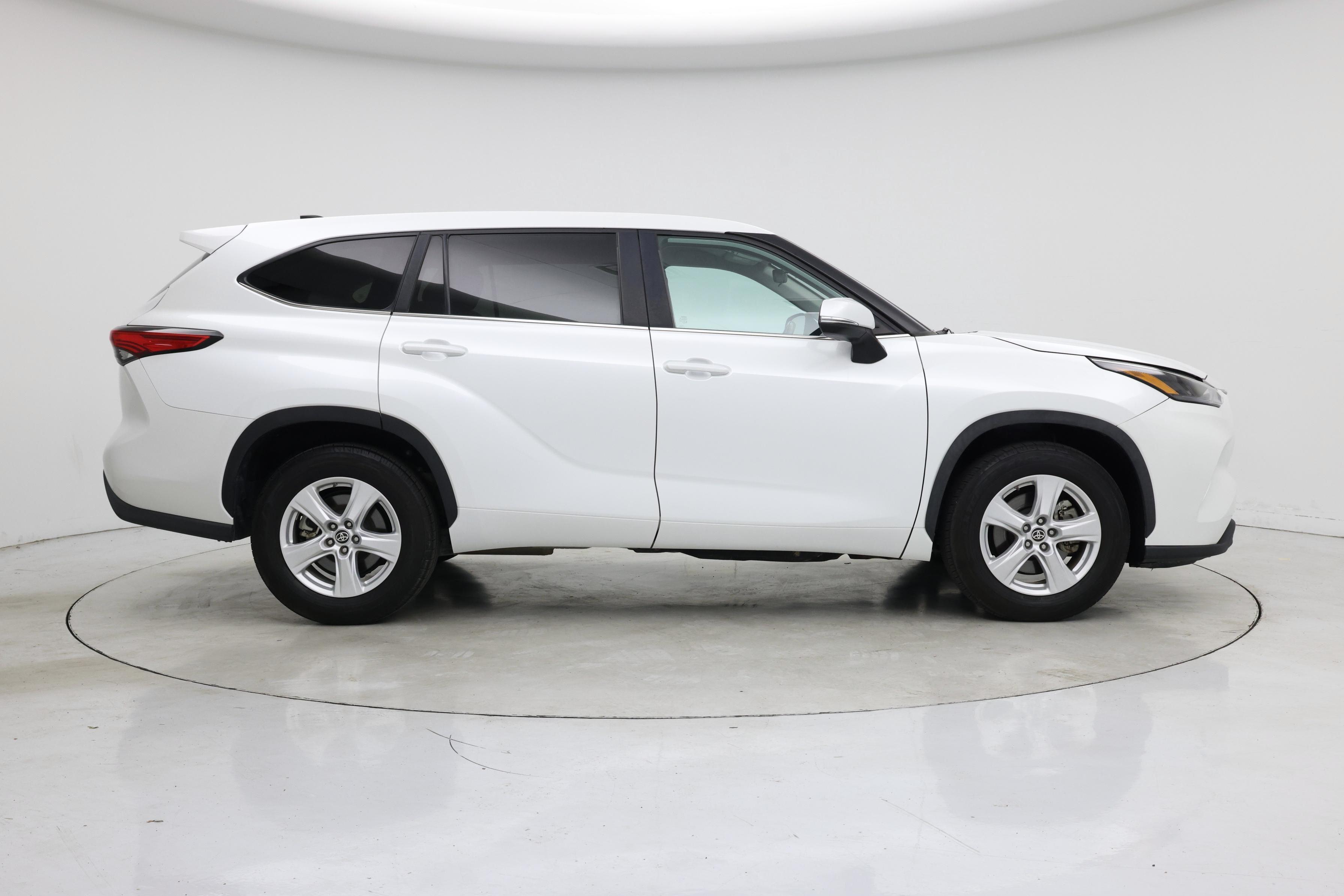 Thumbnail: 2023 Toyota Highlander - 7