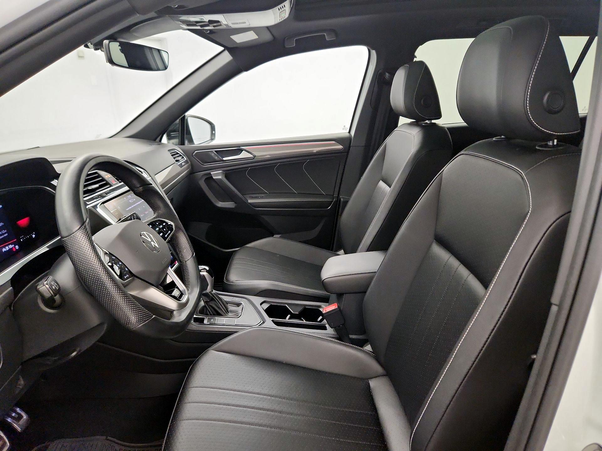 Thumbnail: 2023 Volkswagen Tiguan - 11