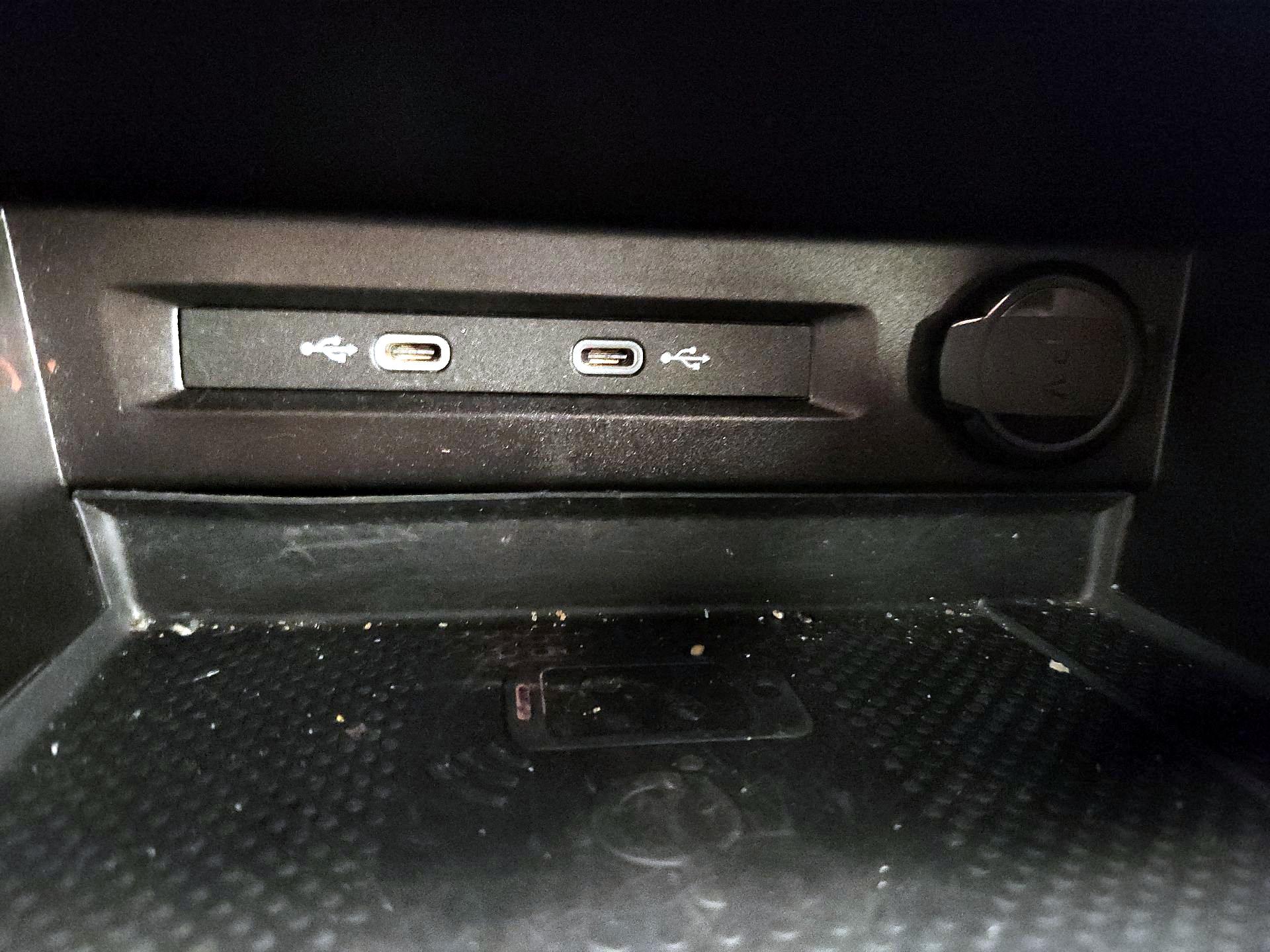 Thumbnail: 2023 Volkswagen Tiguan - 18